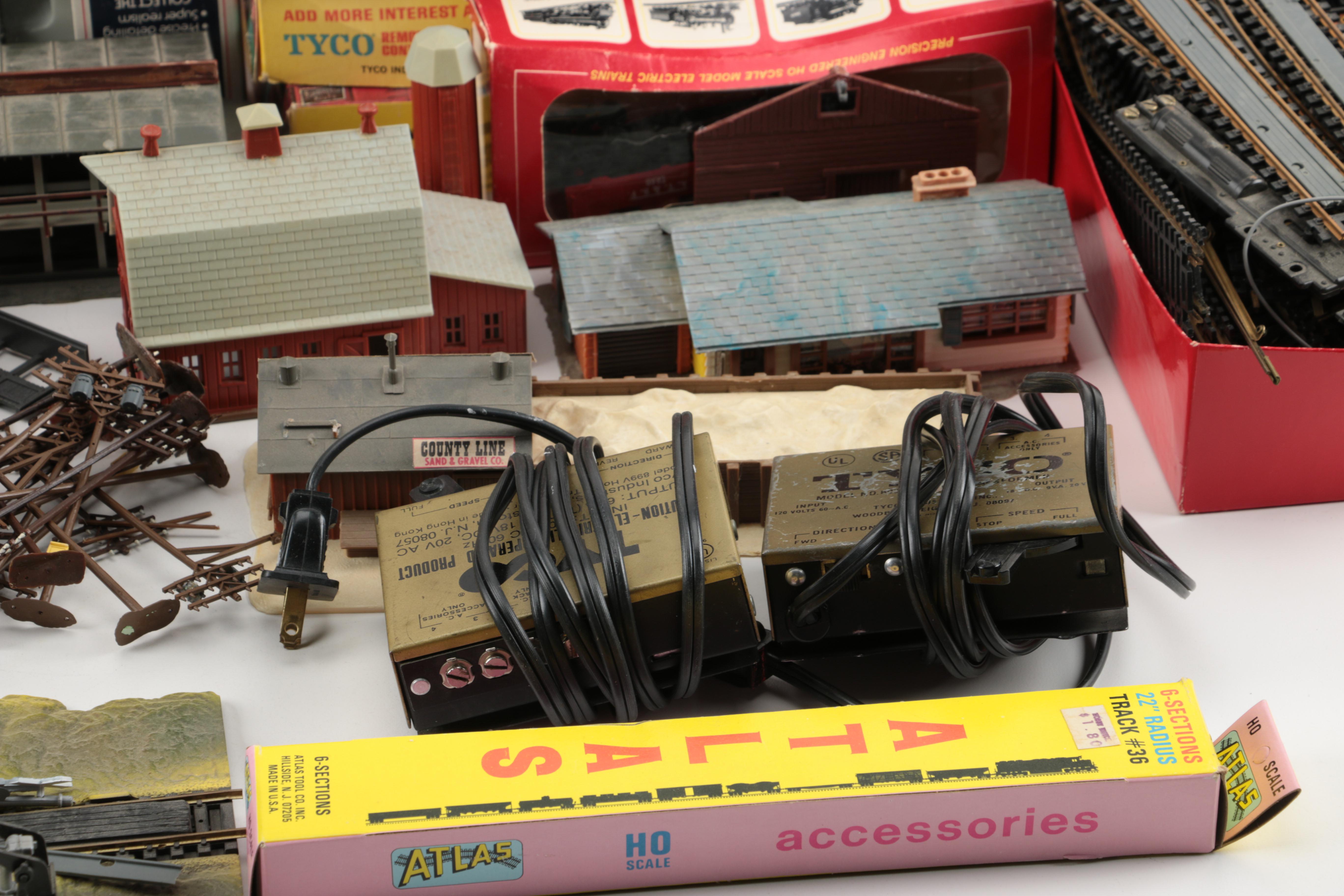 HO Scale Train Cars and Accessories