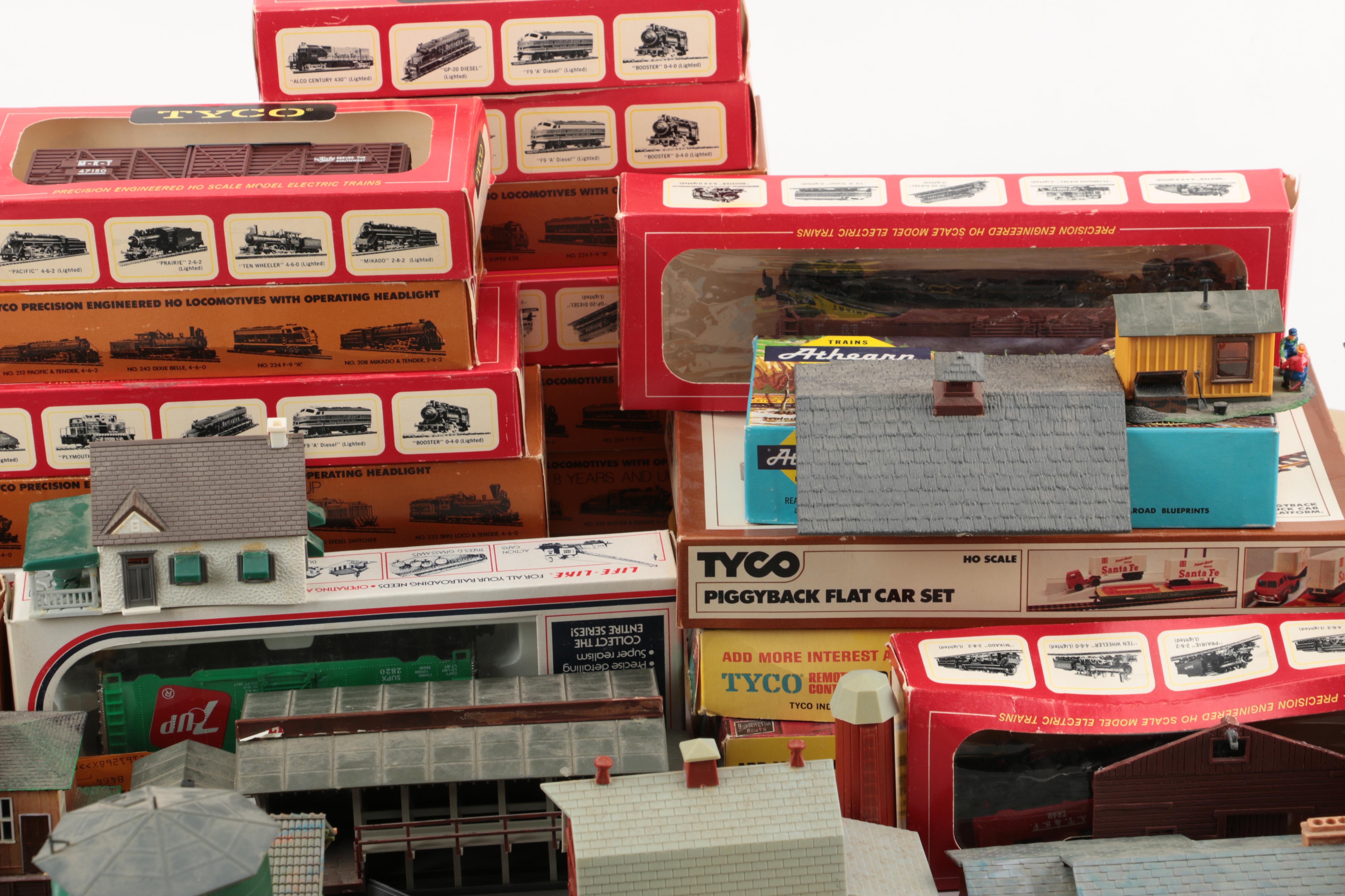 HO Scale Train Cars and Accessories