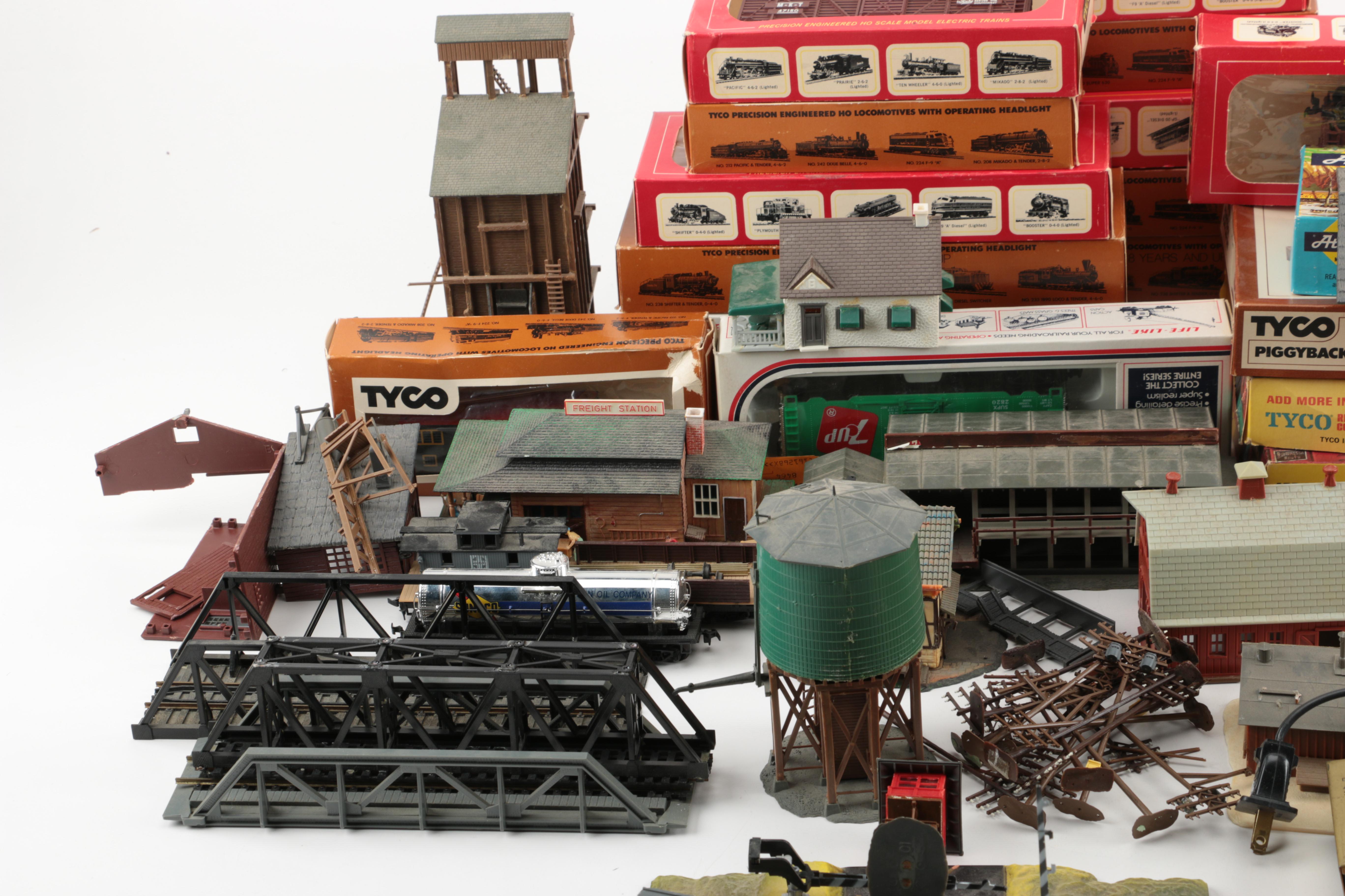 HO Scale Train Cars and Accessories