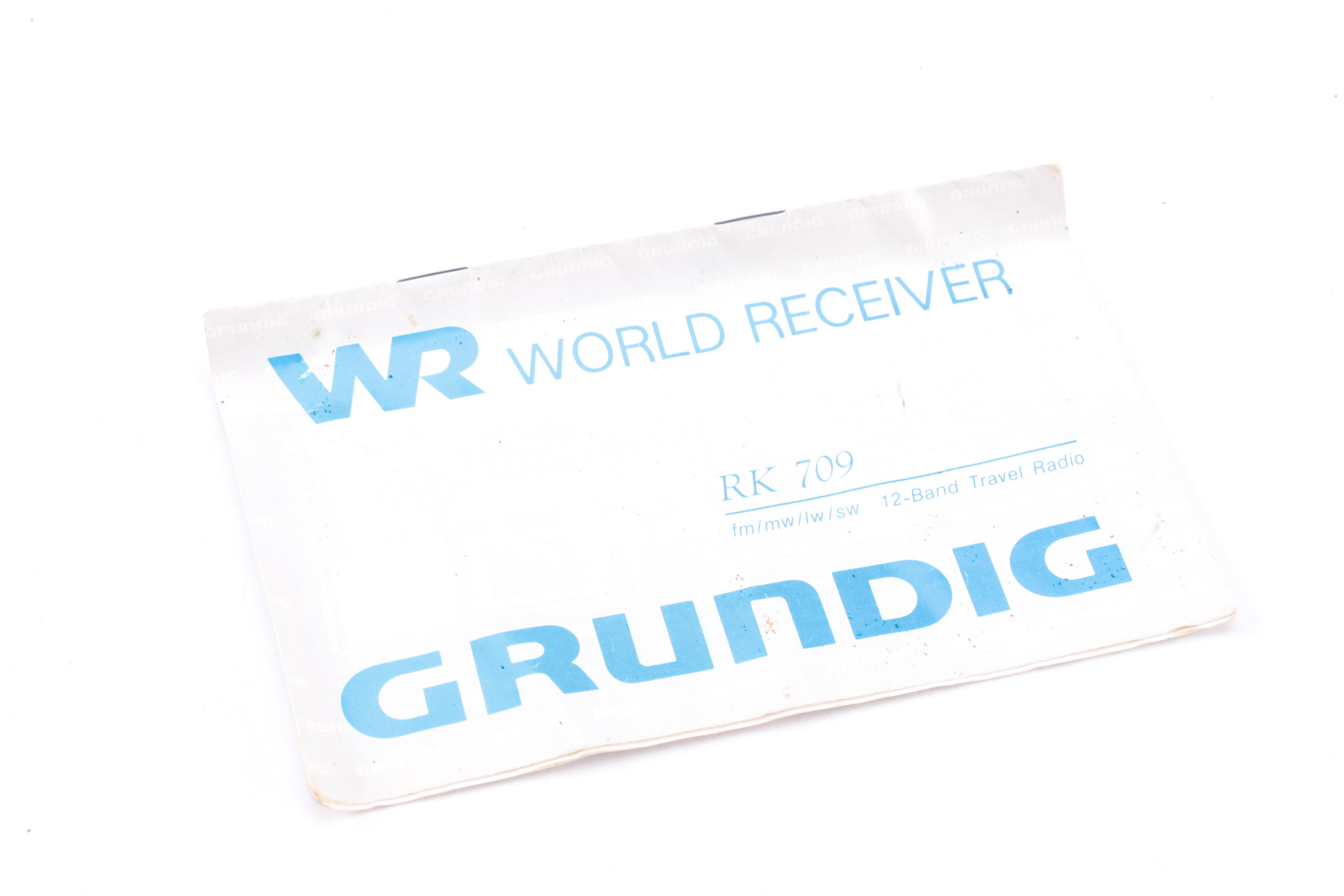 Vintage Grundig World Receiver 12-Band Travel Radio