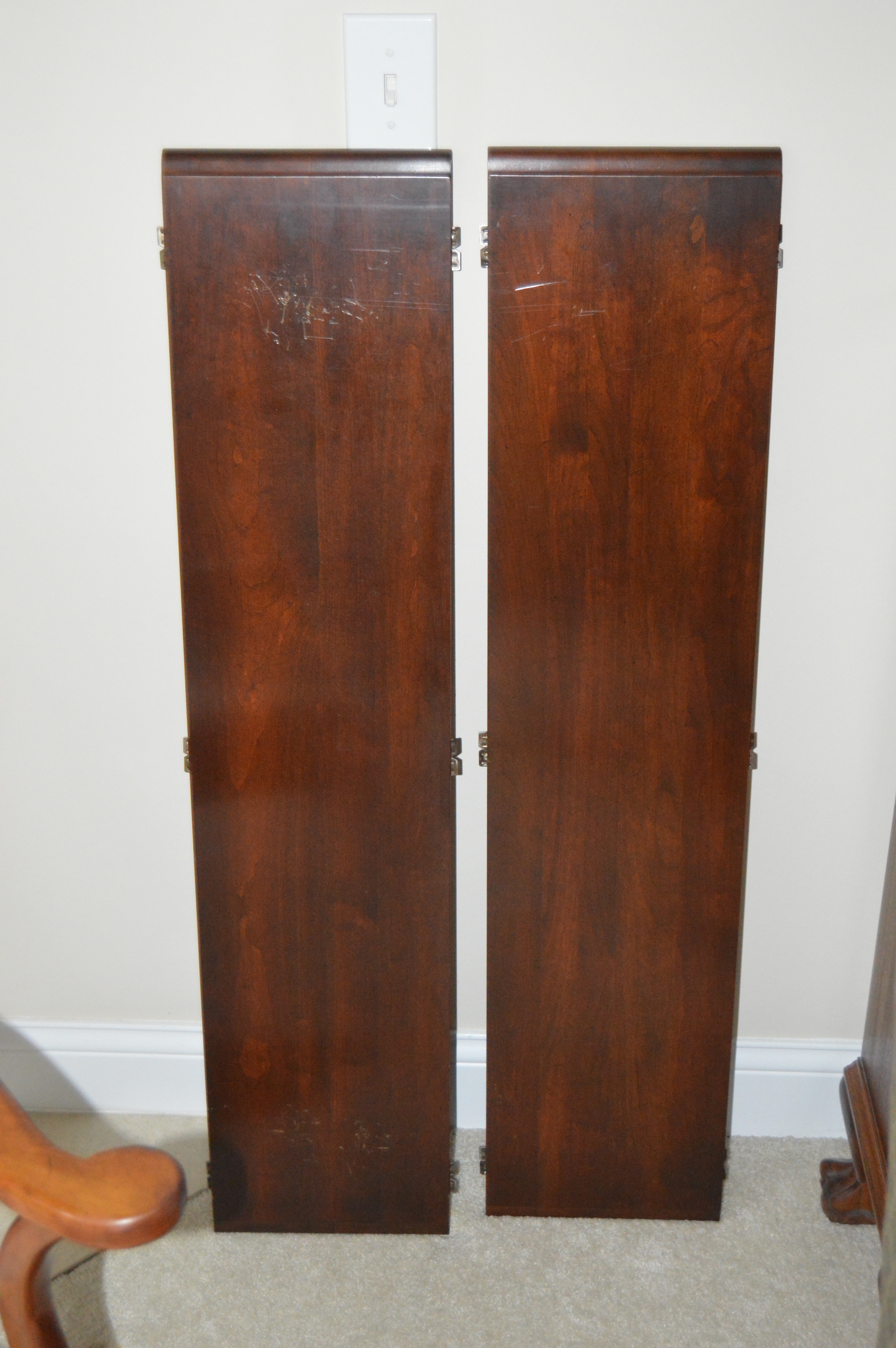 Queen Anne Style Dining Table and Chairs by Cresent Furniture