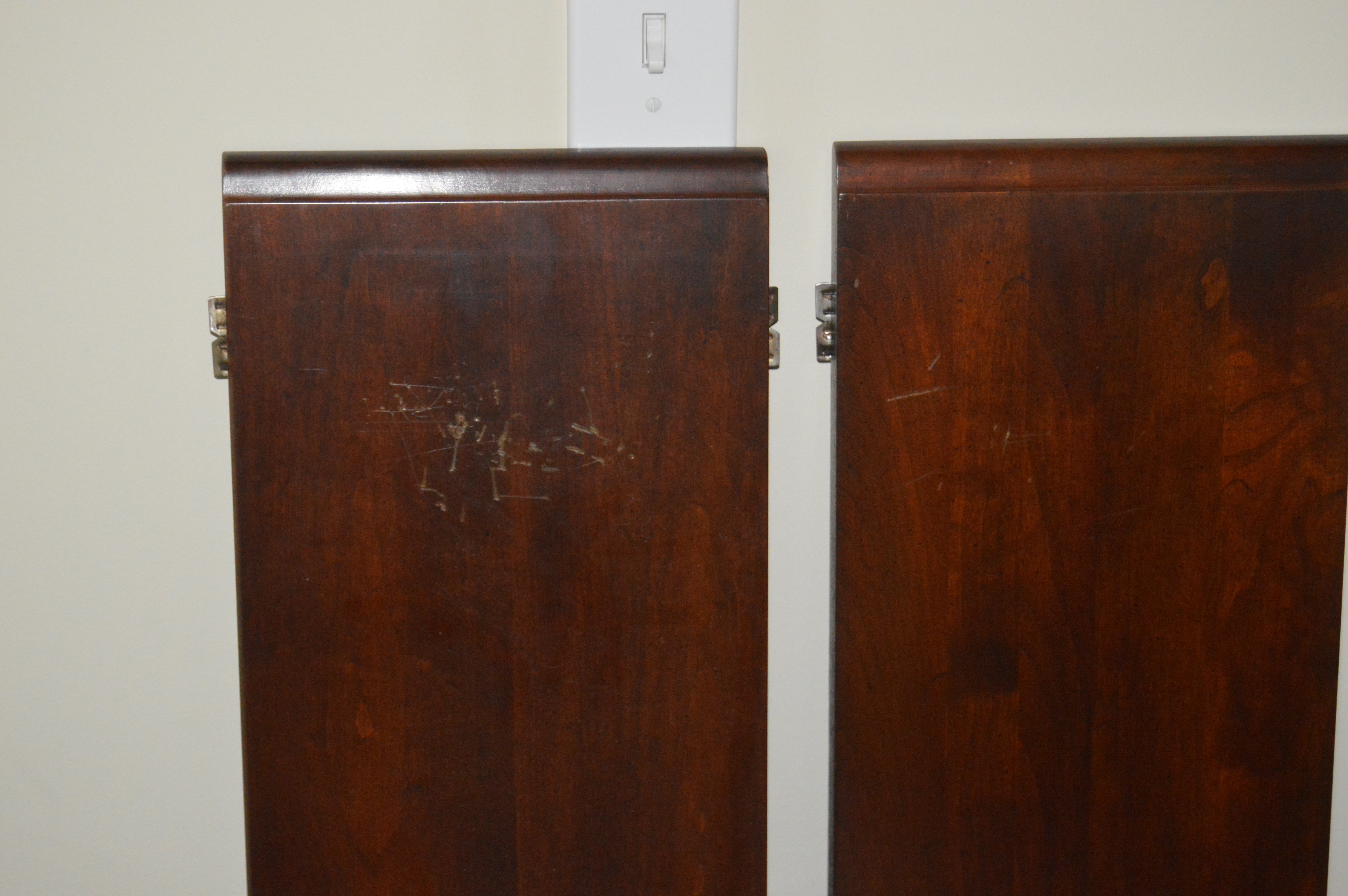 Queen Anne Style Dining Table and Chairs by Cresent Furniture