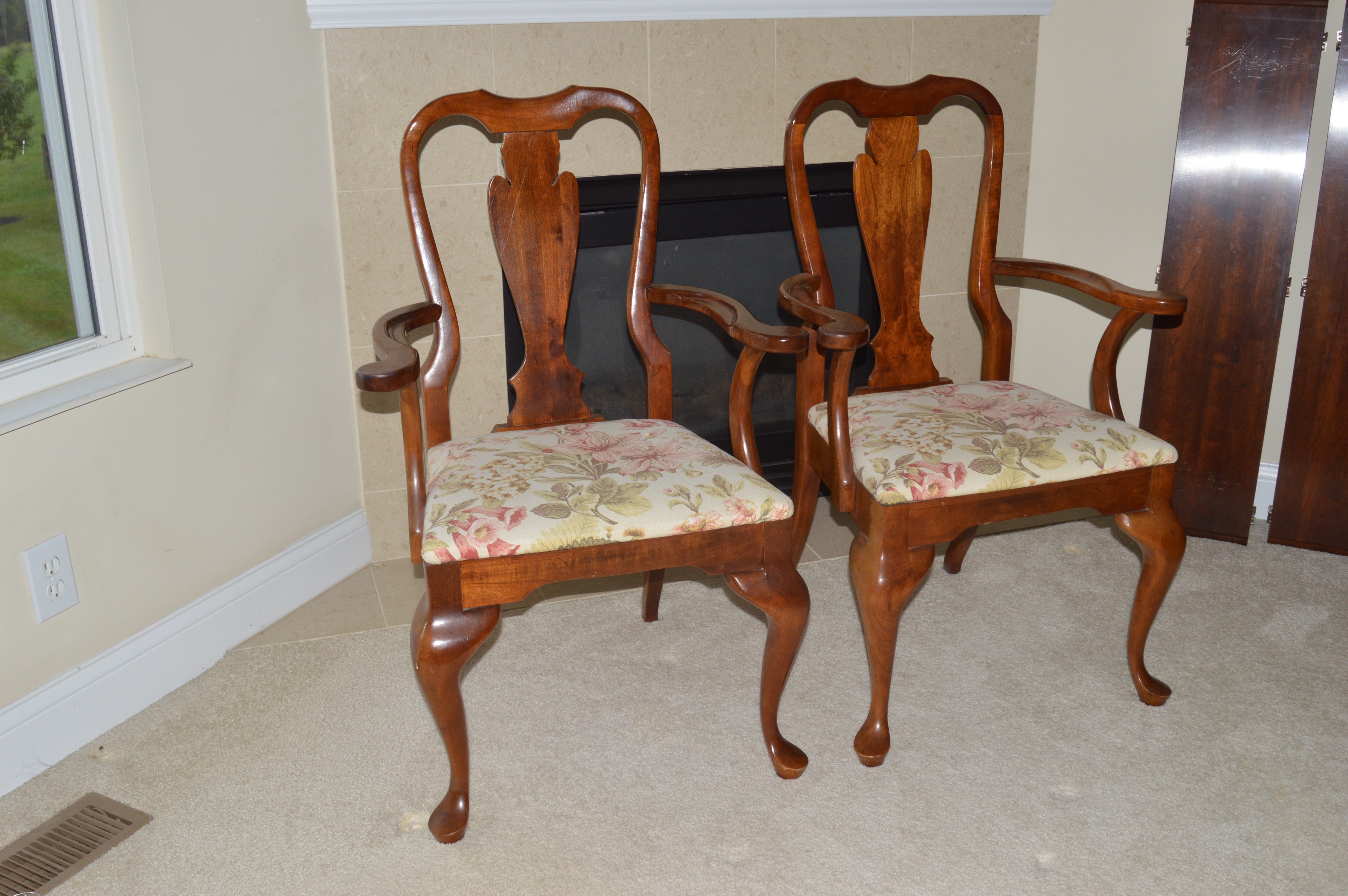 Queen Anne Style Dining Table and Chairs by Cresent Furniture