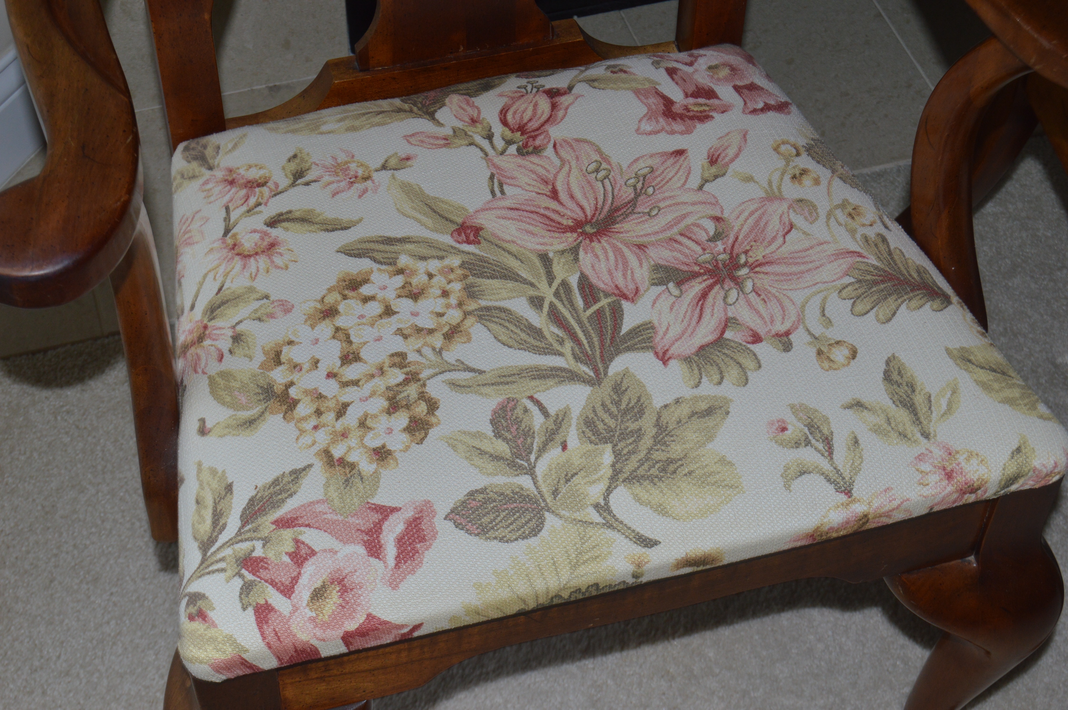 Queen Anne Style Dining Table and Chairs by Cresent Furniture