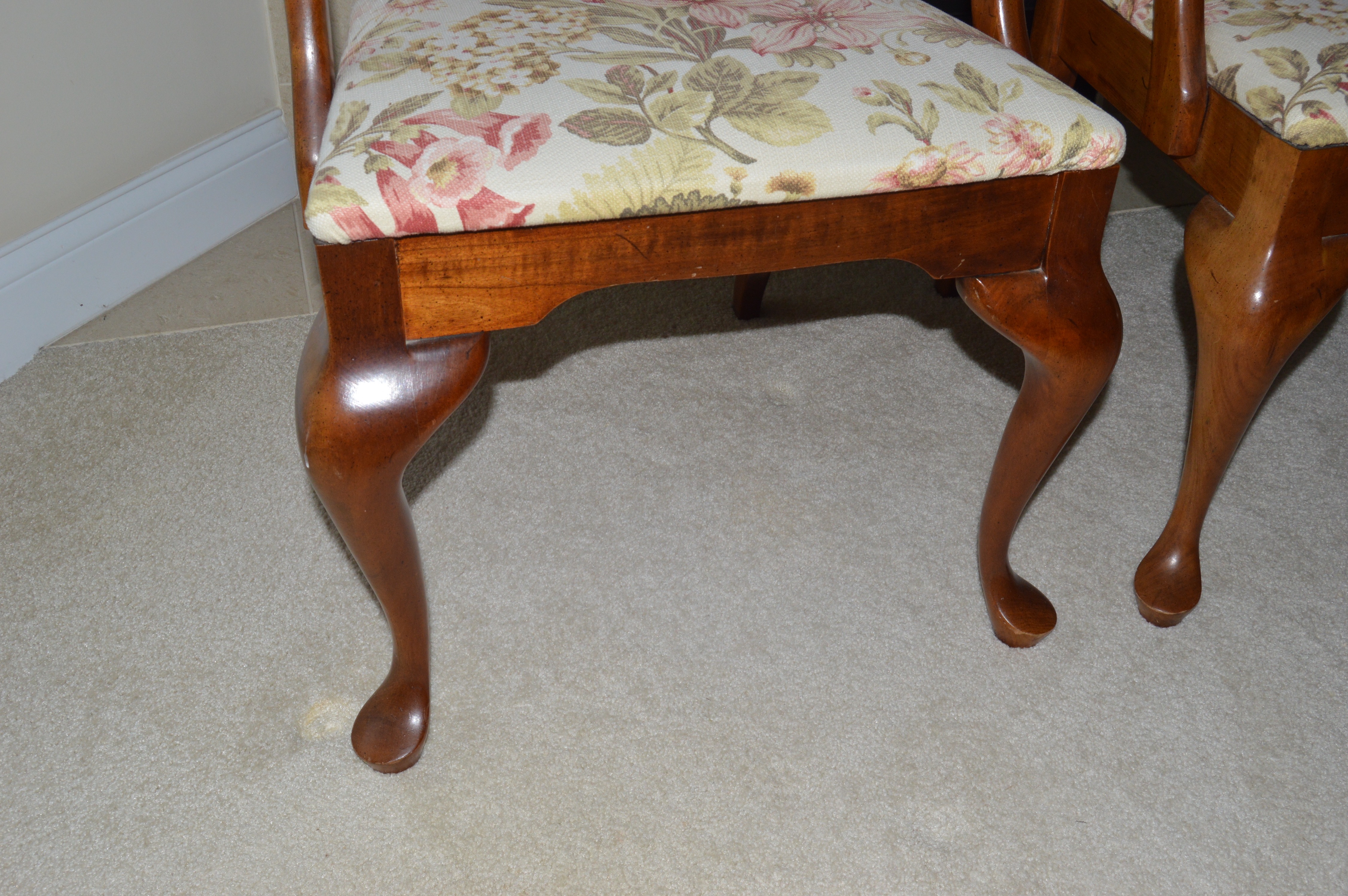 Queen Anne Style Dining Table and Chairs by Cresent Furniture