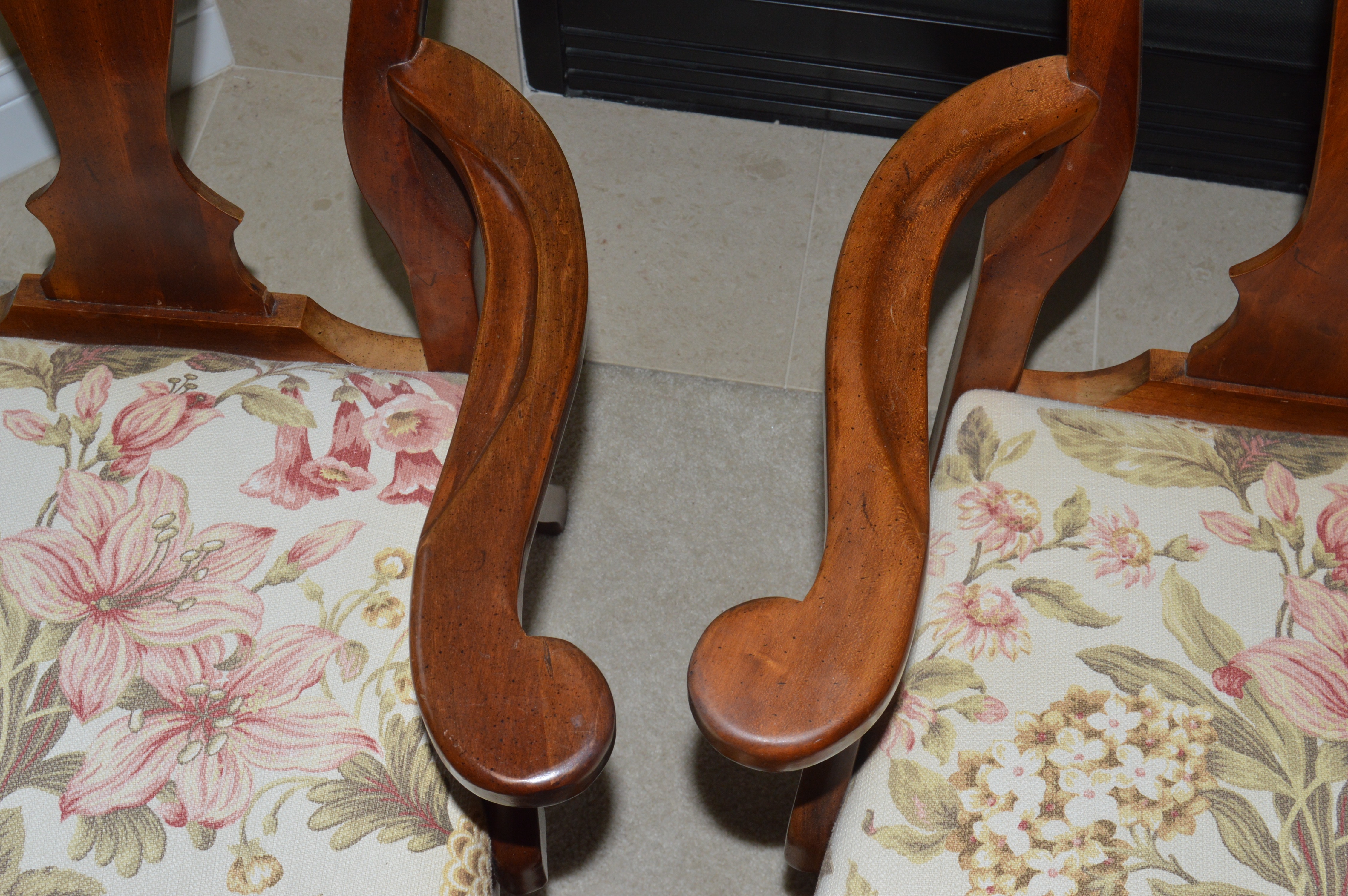 Queen Anne Style Dining Table and Chairs by Cresent Furniture