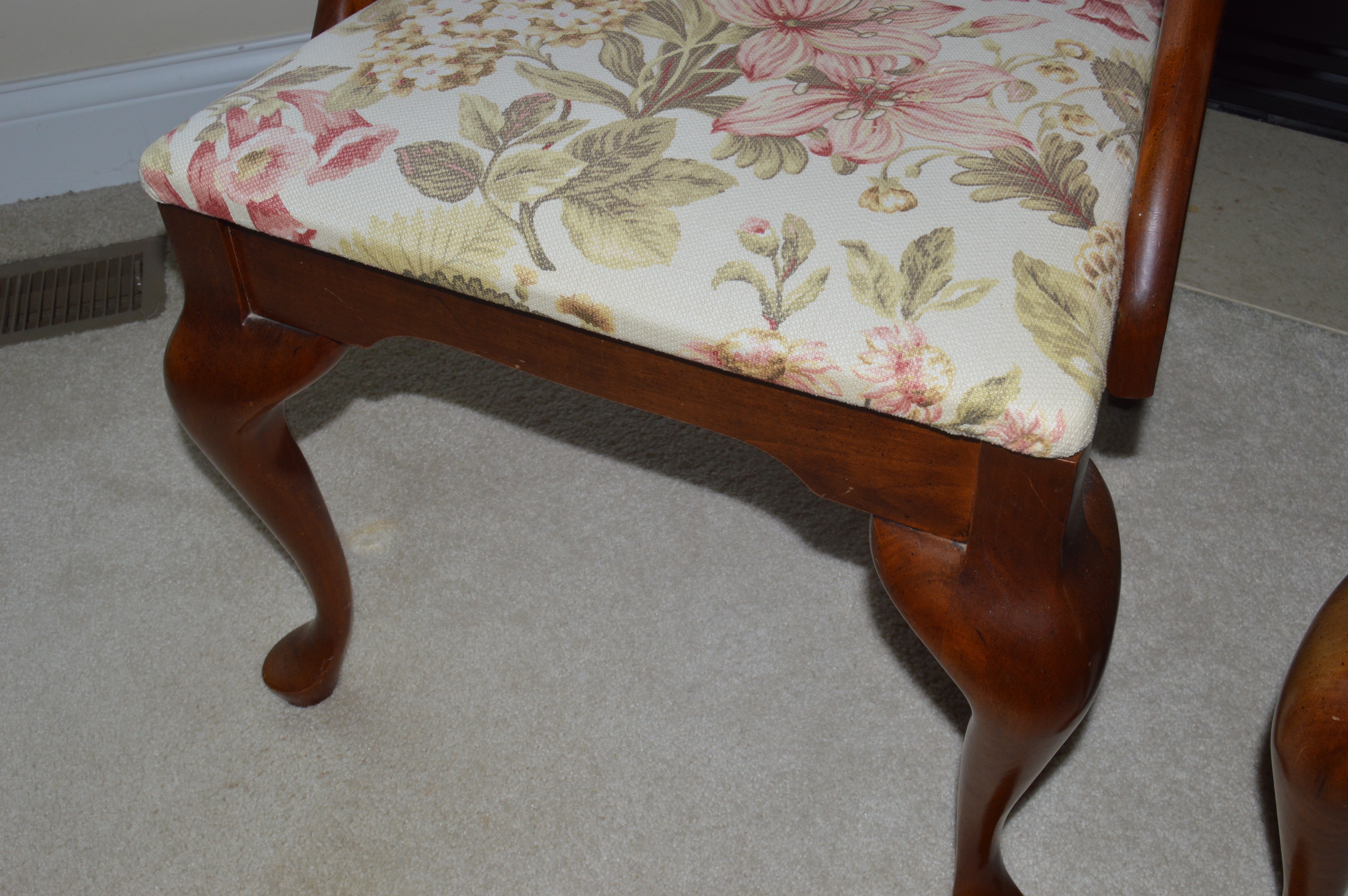 Queen Anne Style Dining Table and Chairs by Cresent Furniture