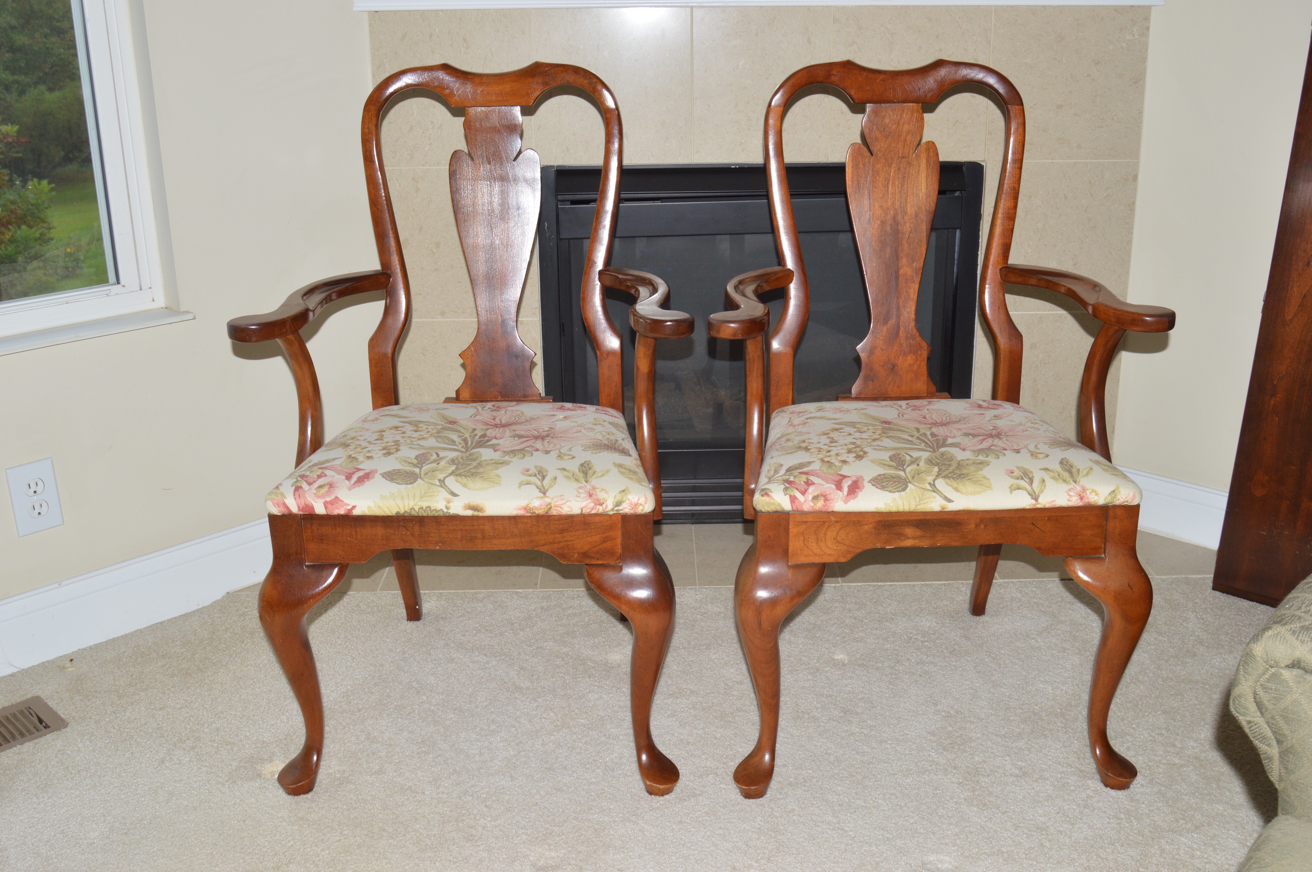 Queen Anne Style Dining Table and Chairs by Cresent Furniture