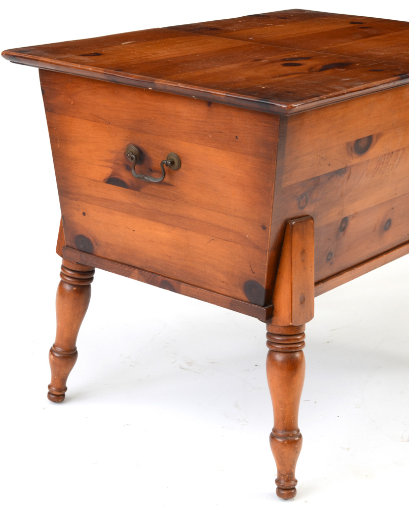 Early American Style Pine Dough Box End Table