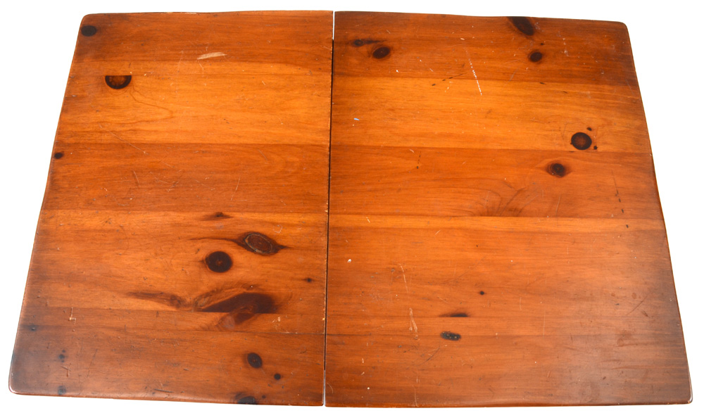 Early American Style Pine Dough Box End Table