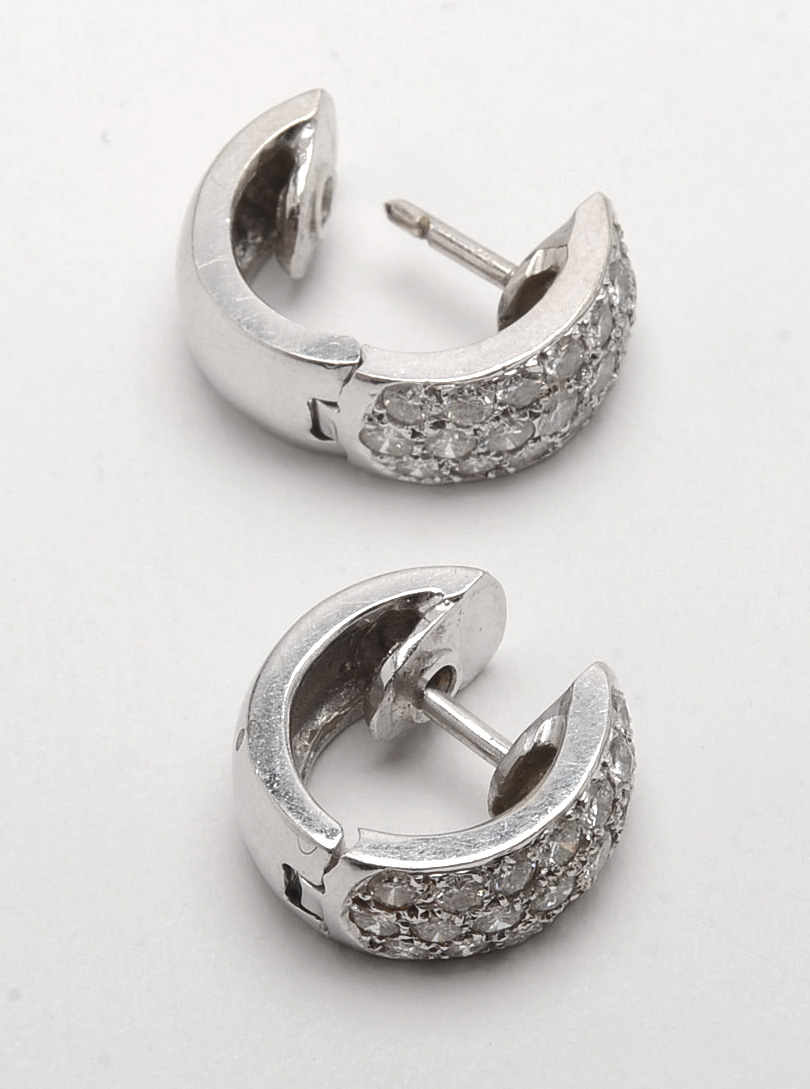 18K White Gold Huggie Earrings Pavé Set with Diamonds