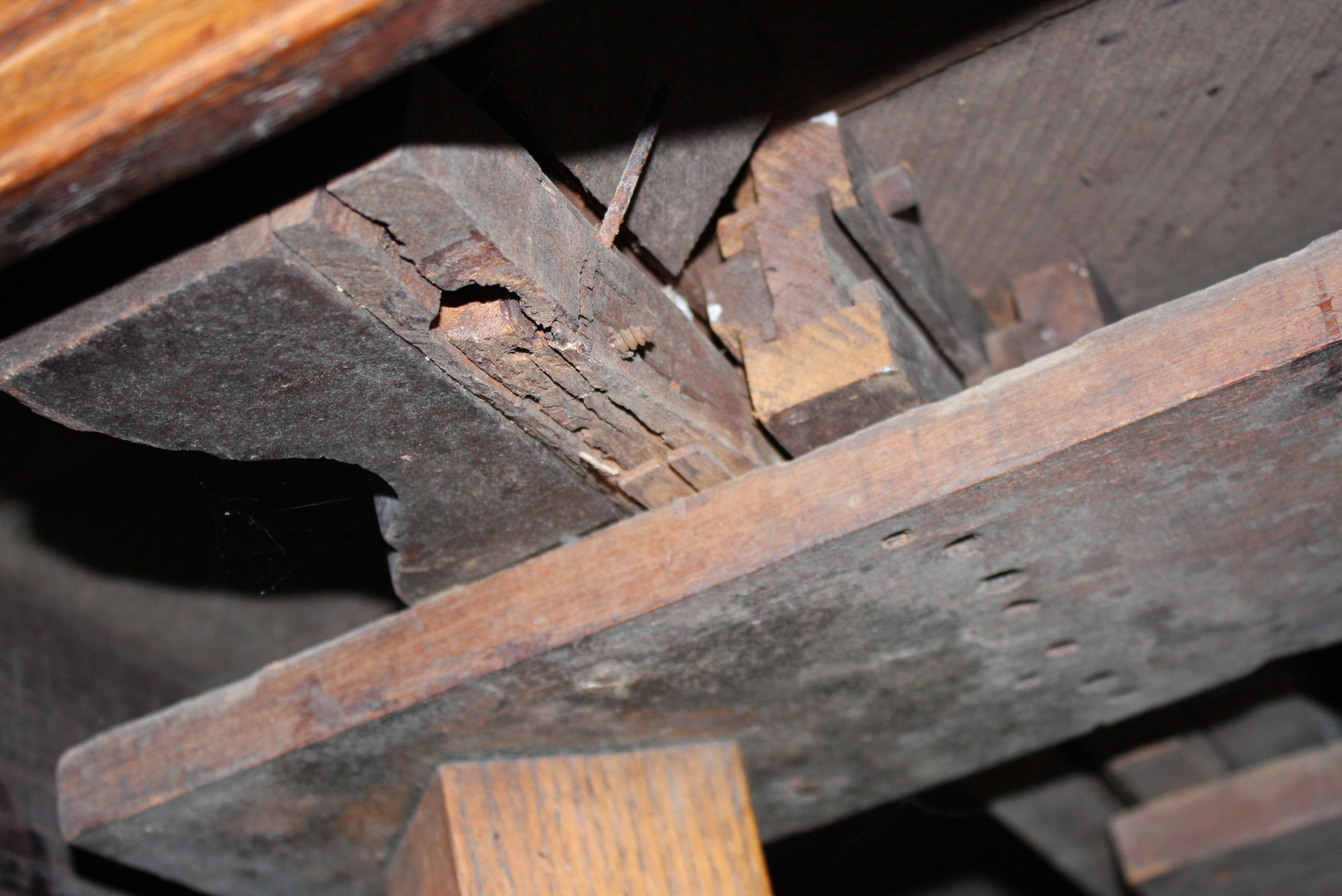 Antique Victorian Style Oak Dining Table