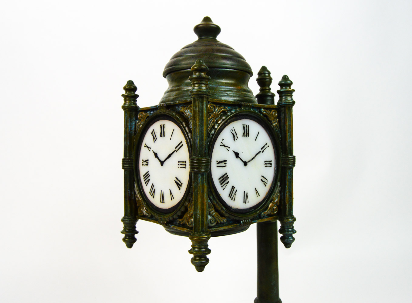Quoizel State Street Tiffany Clock Accent Lamp