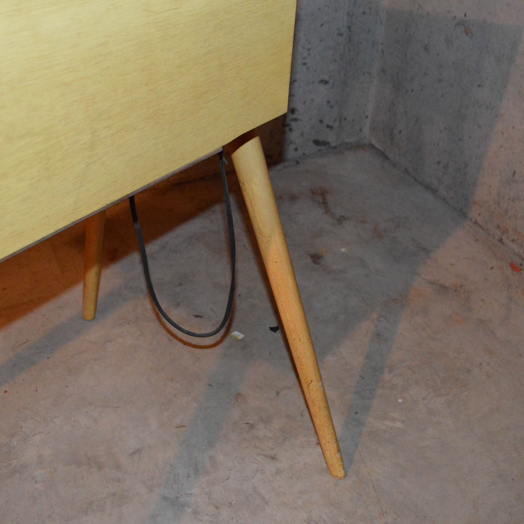 Vintage Singer Sewing Machine and Table