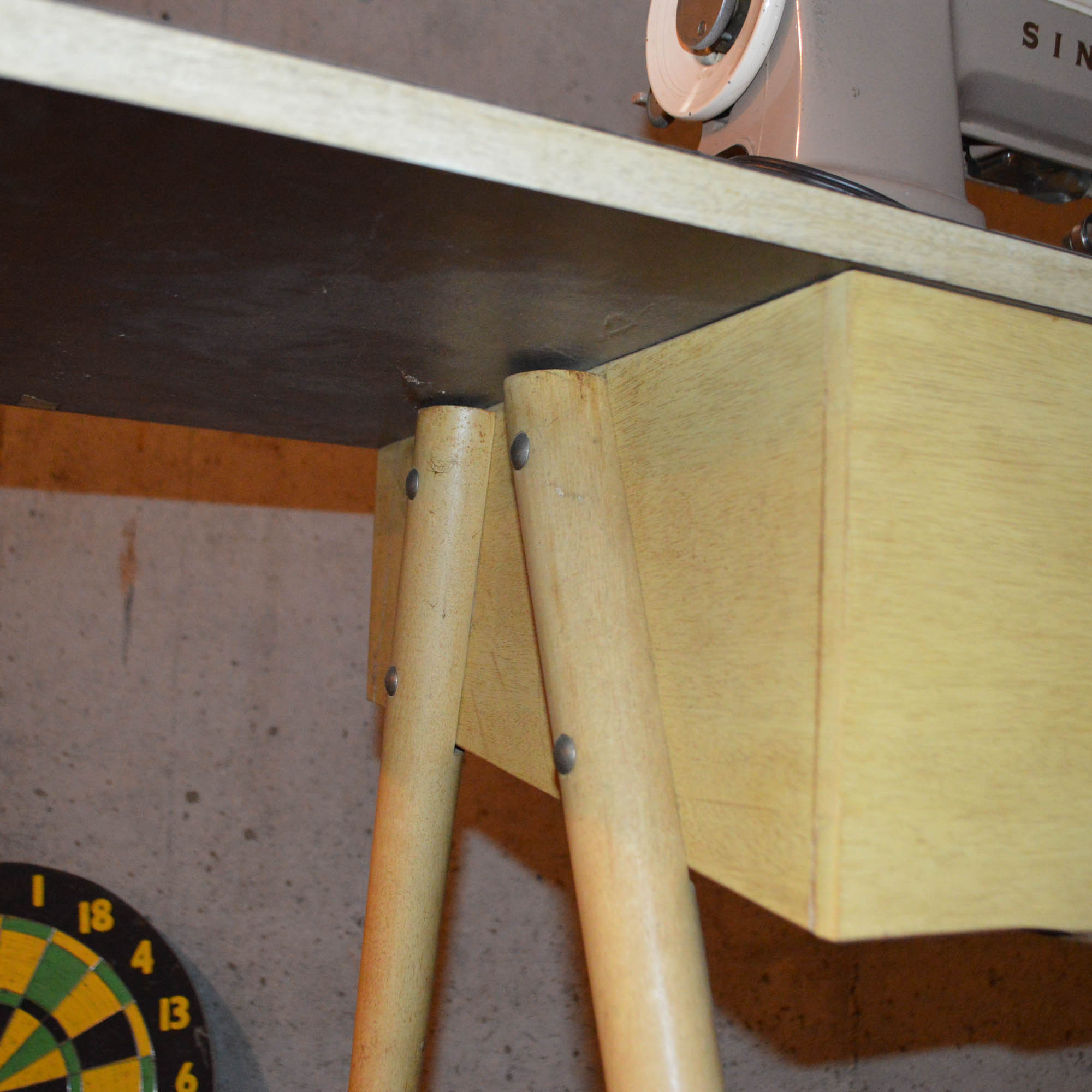 Vintage Singer Sewing Machine and Table