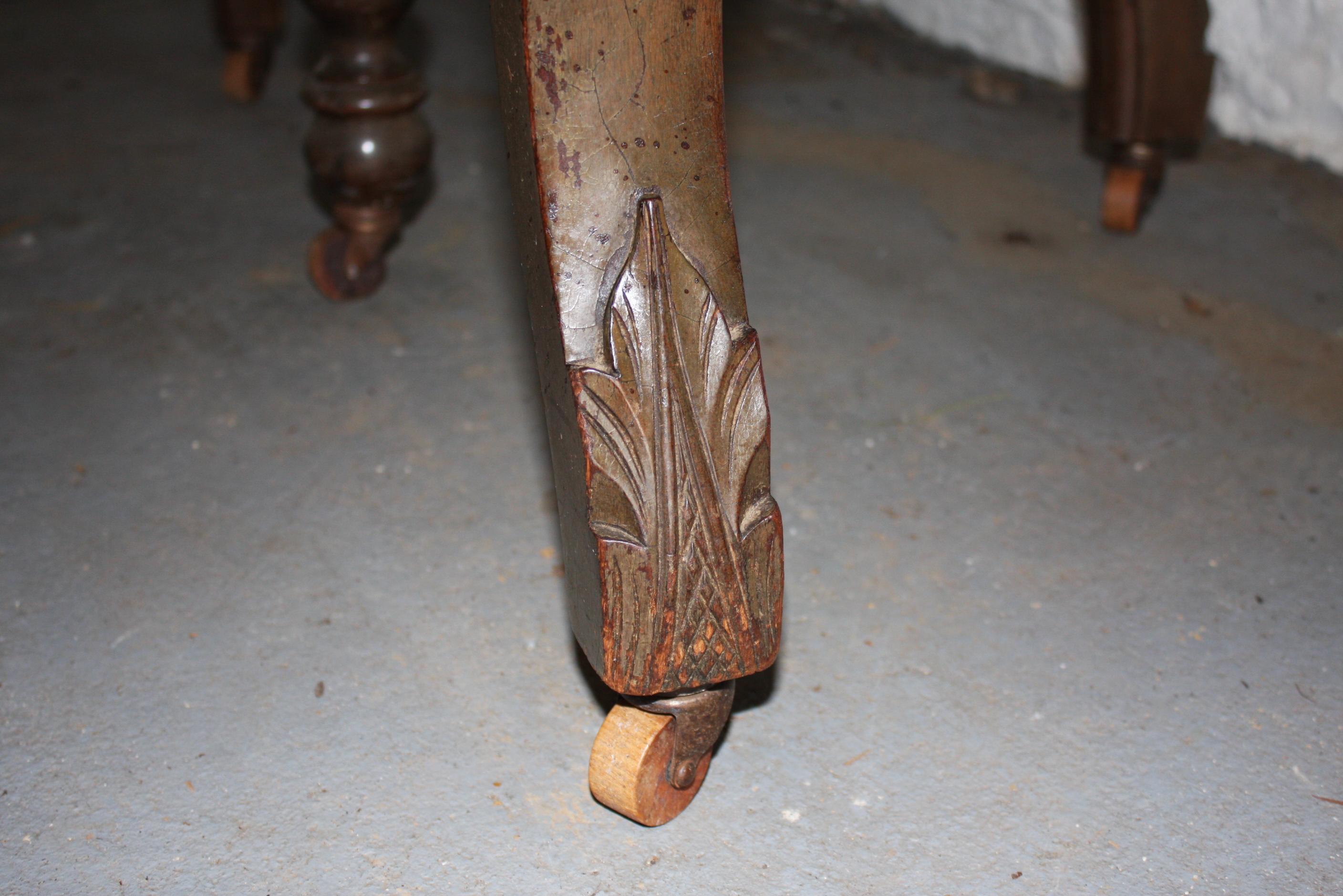 Antique Mahogany Dining Table with Leaf Inserts