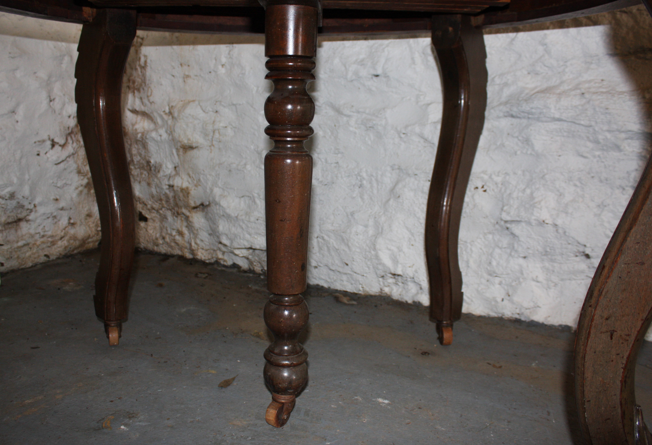 Antique Mahogany Dining Table with Leaf Inserts