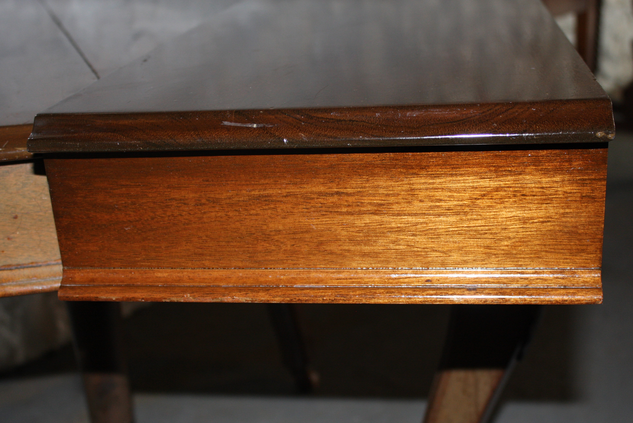 Antique Mahogany Dining Table with Leaf Inserts