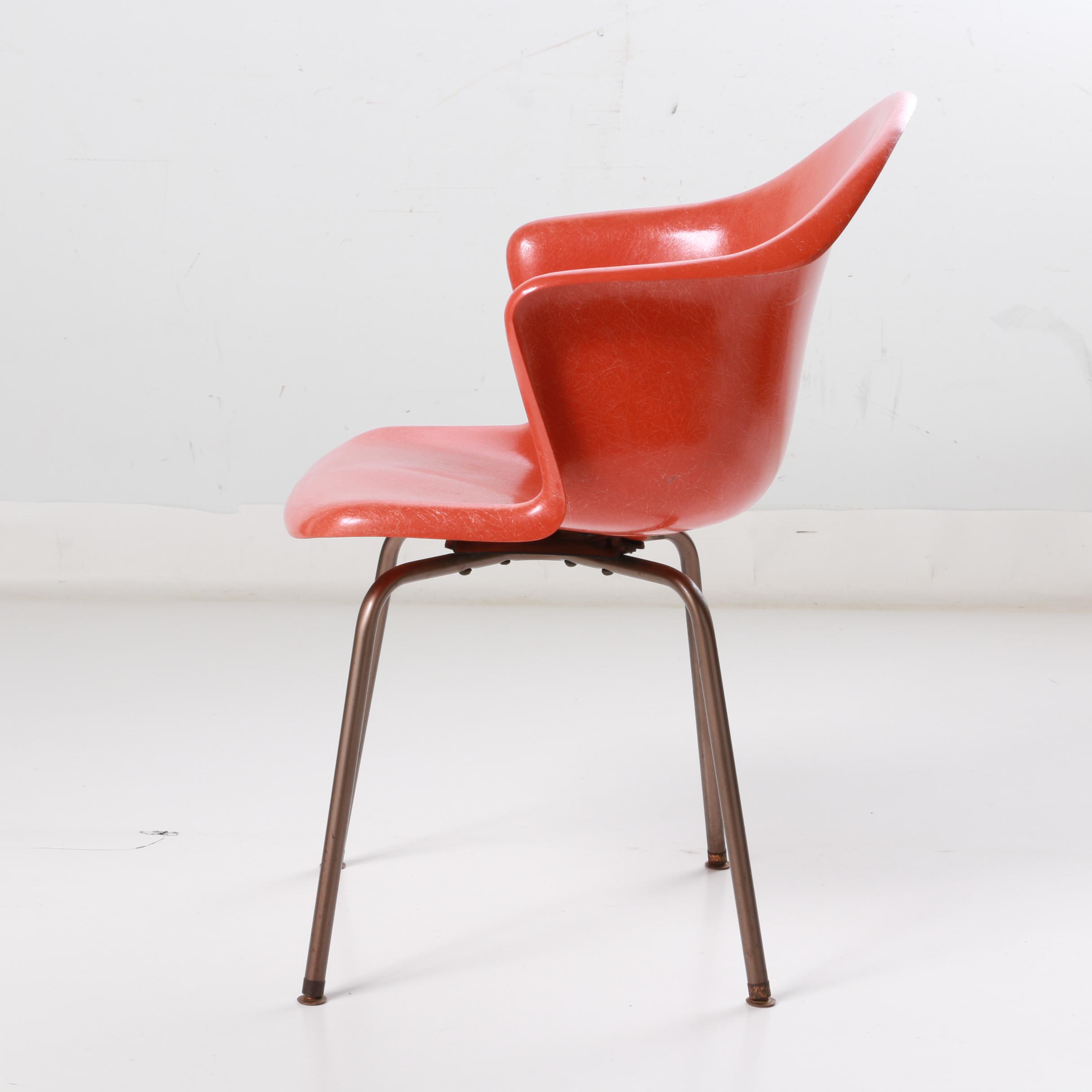 Vintage Mid Century Modern Fiberglass Chair by Douglas Furniture Corporation