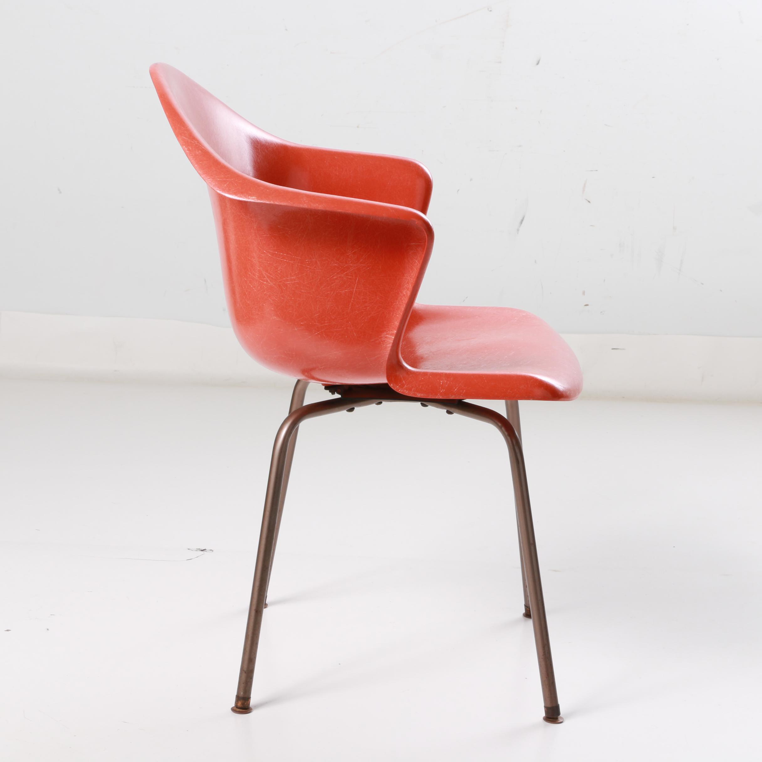 Vintage Mid Century Modern Fiberglass Chair by Douglas Furniture Corporation