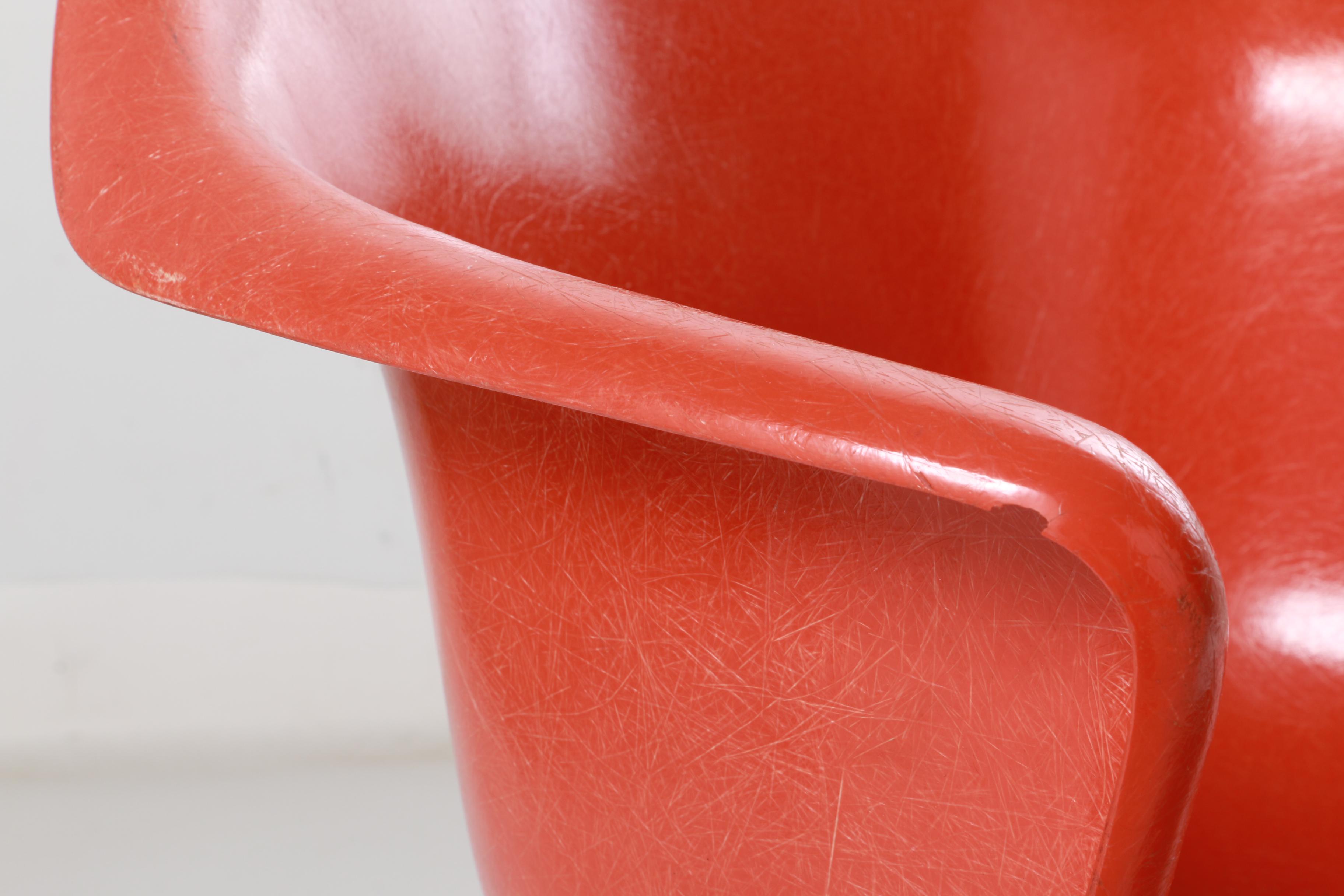 Vintage Mid Century Modern Fiberglass Chair by Douglas Furniture Corporation