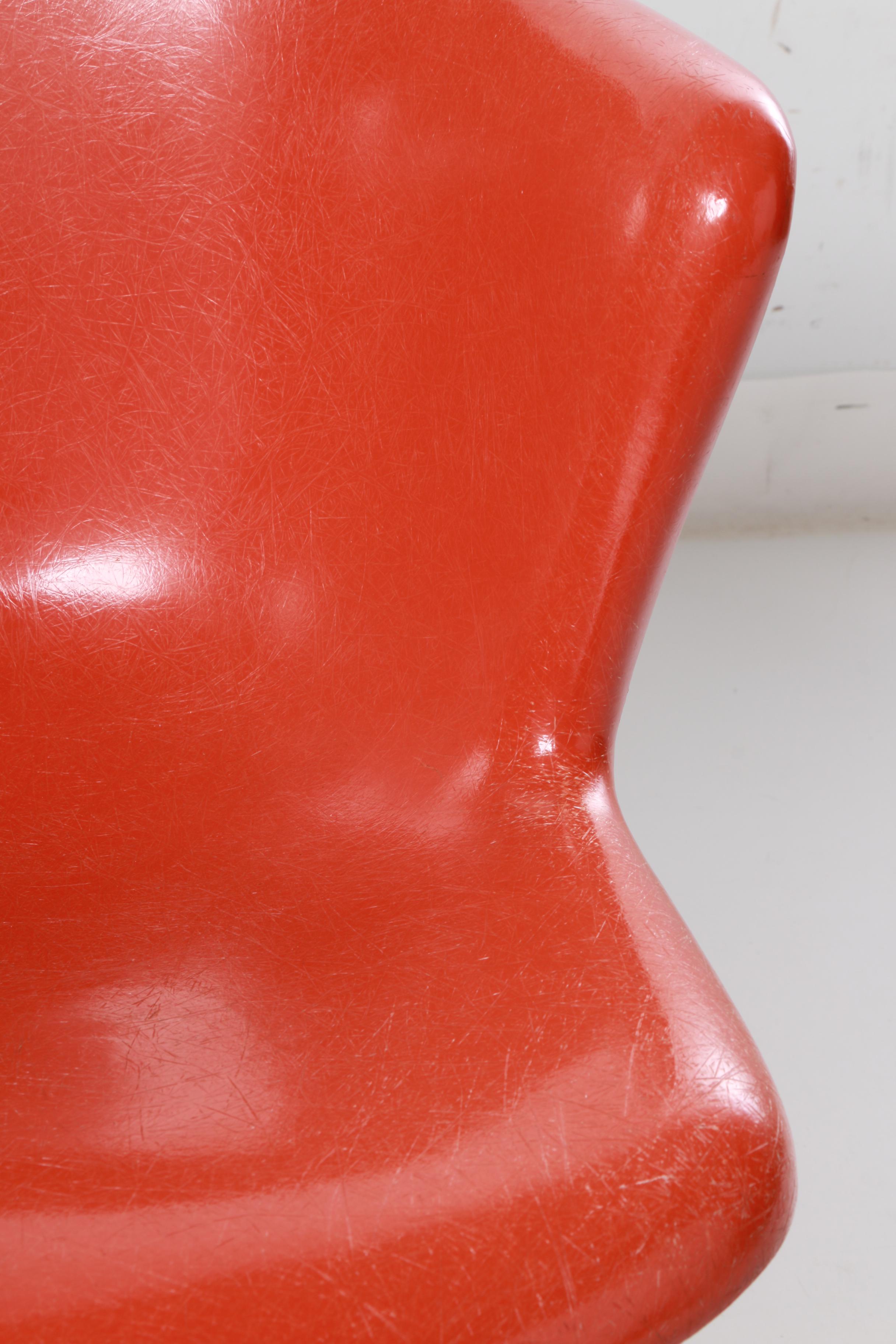 Vintage Mid Century Modern Fiberglass Chair by Douglas Furniture Corporation