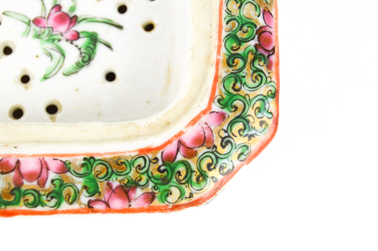 Chinese Rose Medallion Ceramic Soap Dish