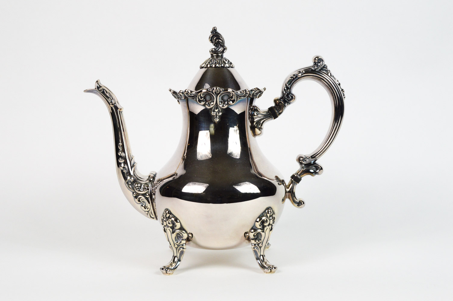 Oneida "Venetian Scroll" Silver Plate Tea and Coffee Service