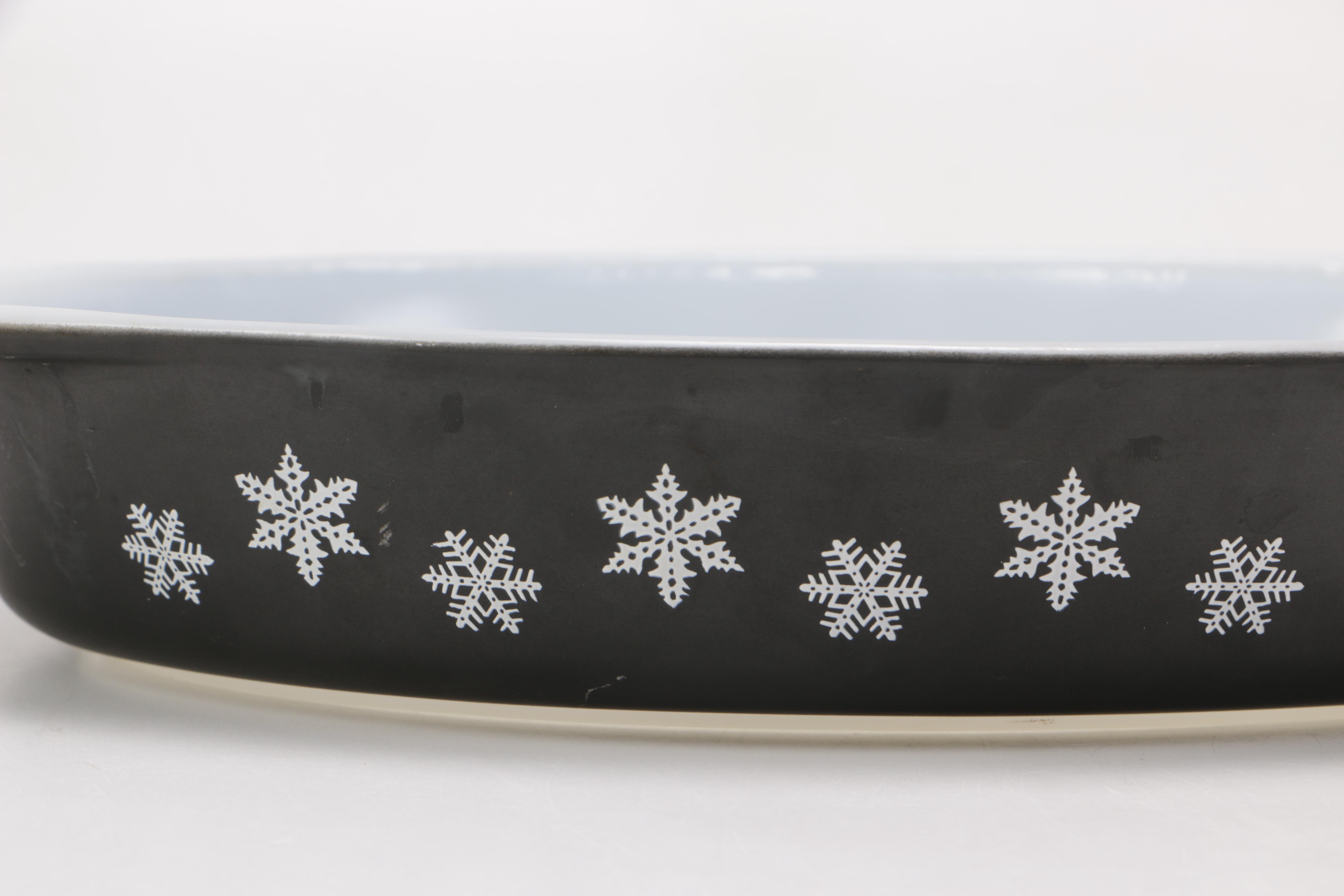 Vintage Pyrex "Snowflake" Casserole Dish