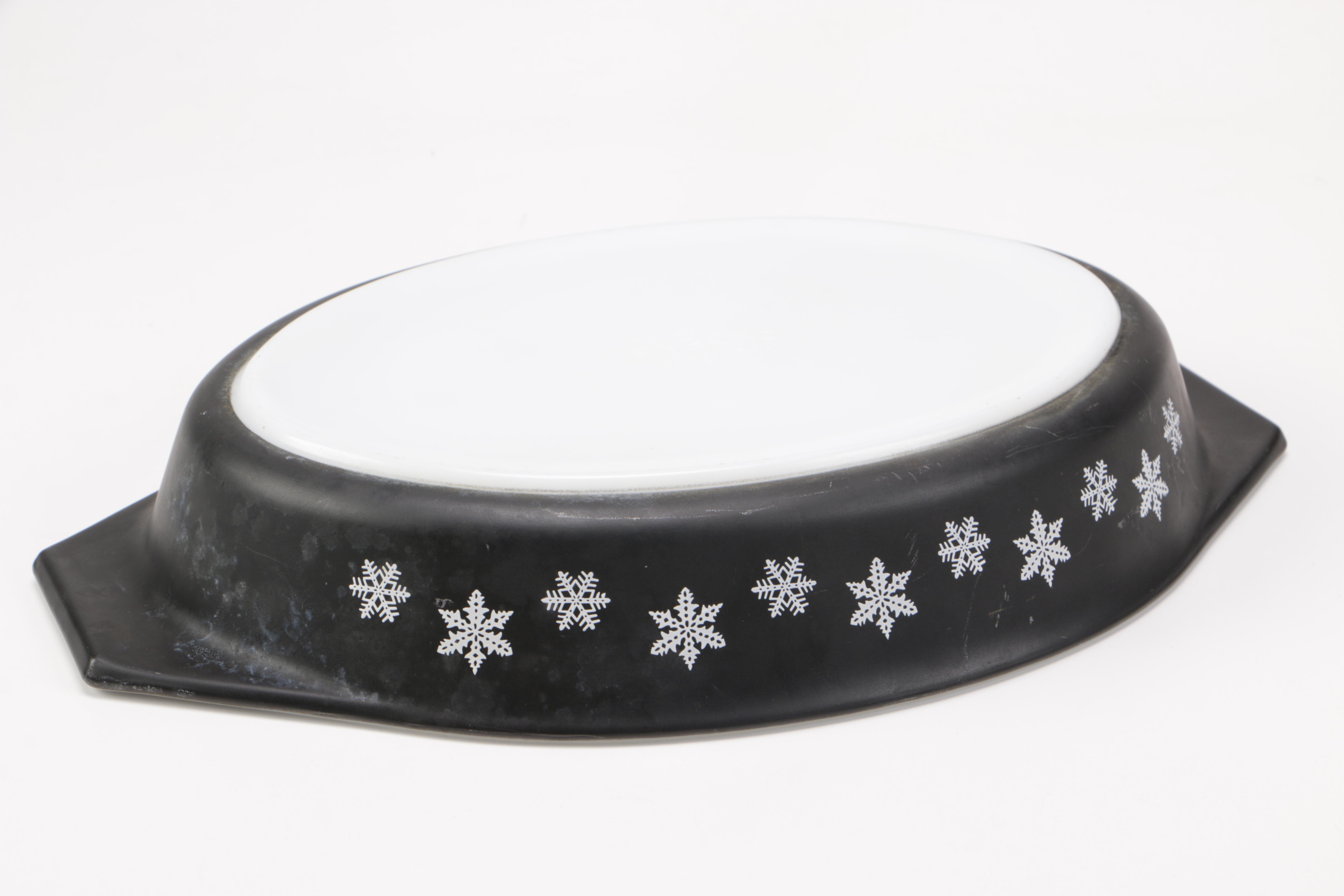 Vintage Pyrex "Snowflake" Casserole Dish