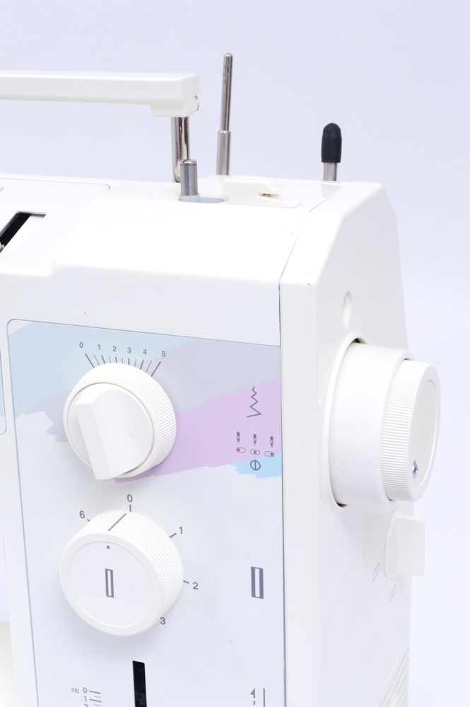 Bernina 1008 Sewing Machine