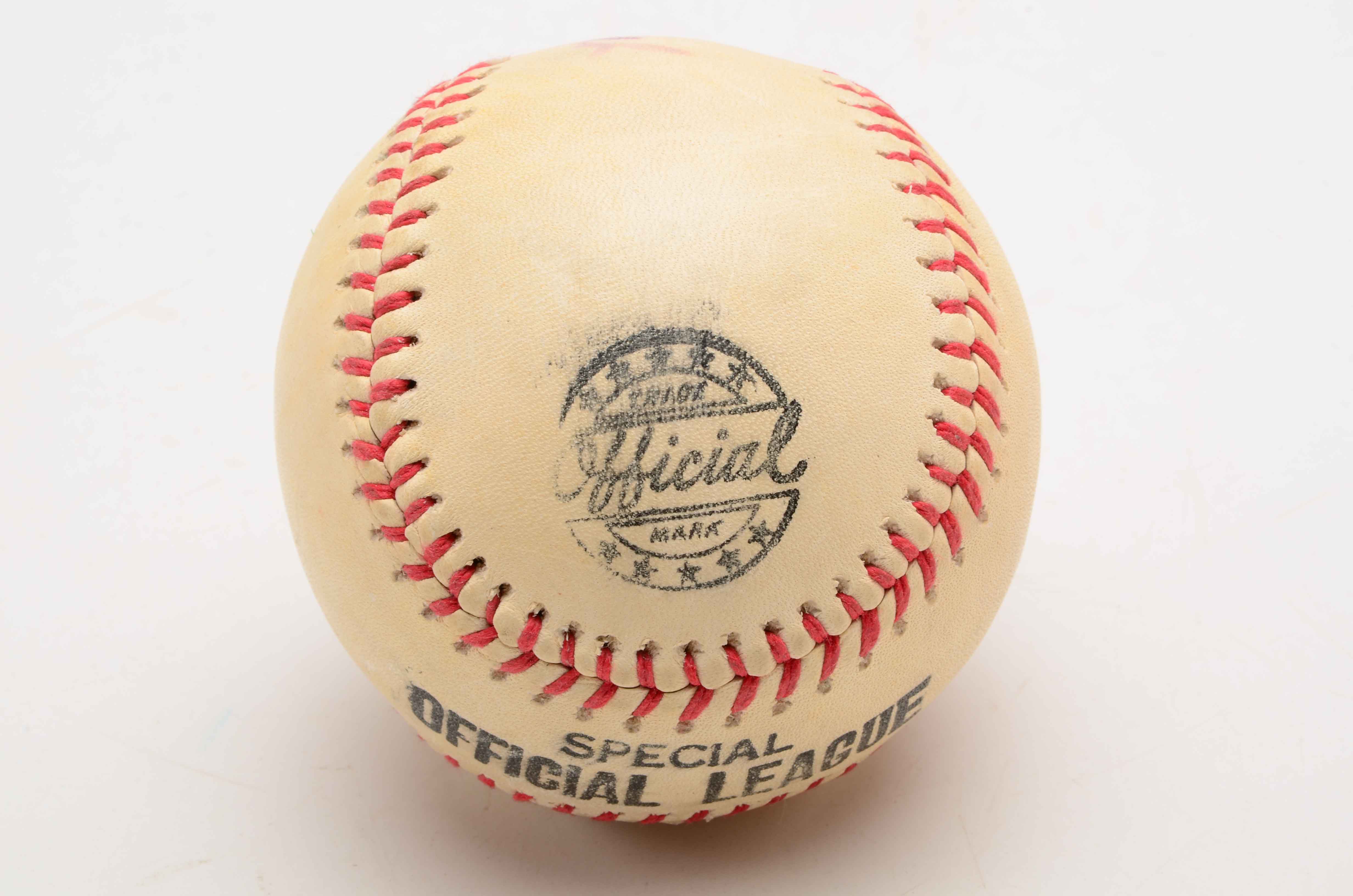 Hall Of Fame Reds Catcher Johnny Bench Signed Baseball and More
