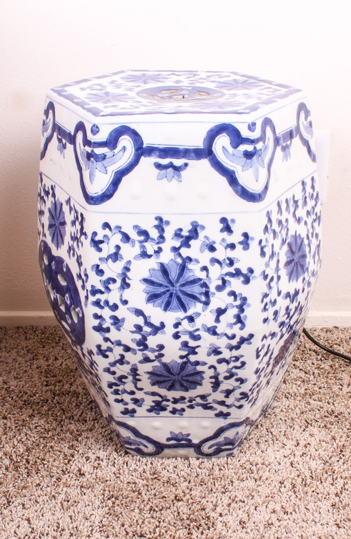 Vintage Porcelain Blue and White Stand