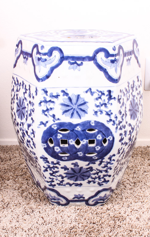 Vintage Porcelain Blue and White Stand