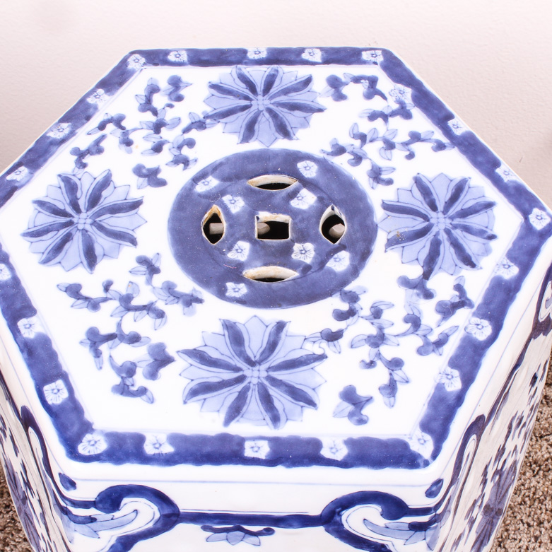 Vintage Porcelain Blue and White Stand