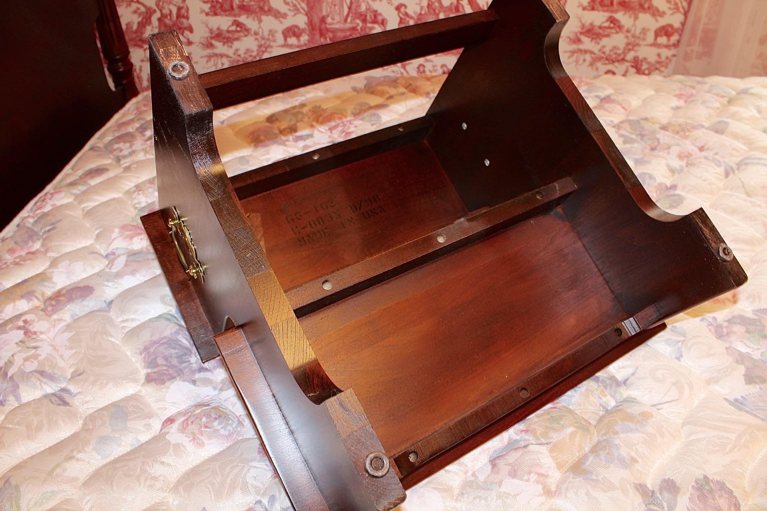 Queen Four Pineapple Poster Bed in Vintage Style