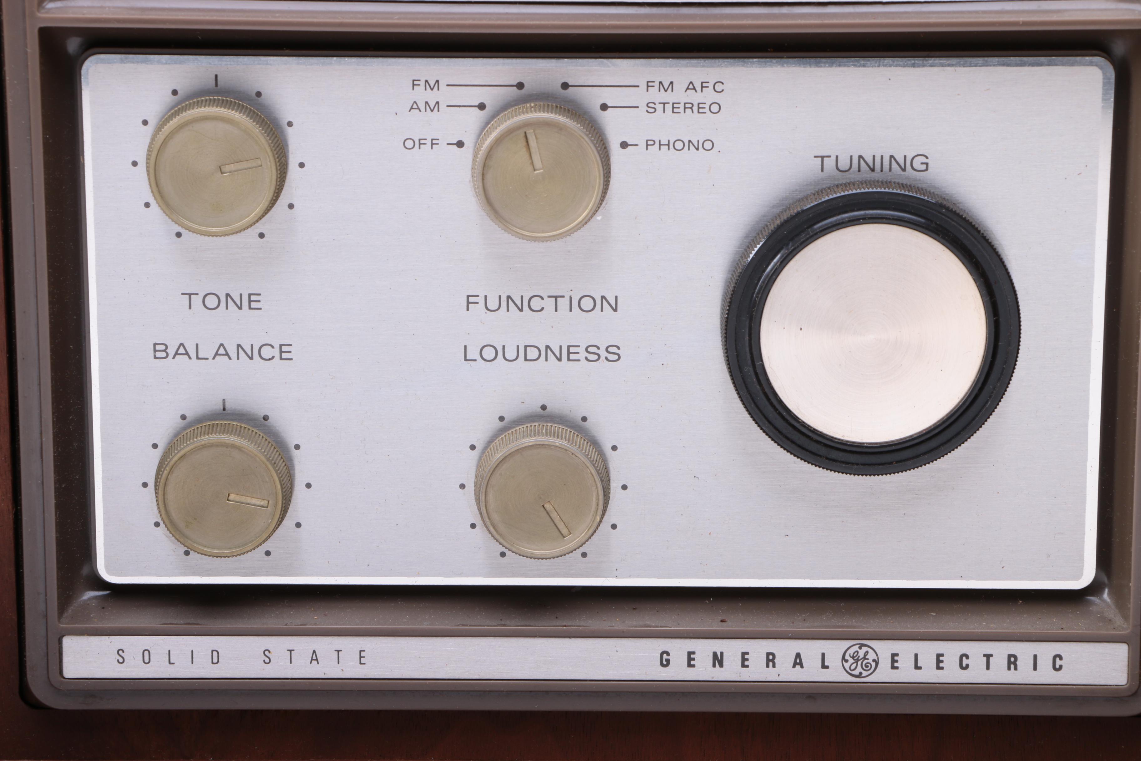 Vintage General Electric T1025A AM/FM Stereo