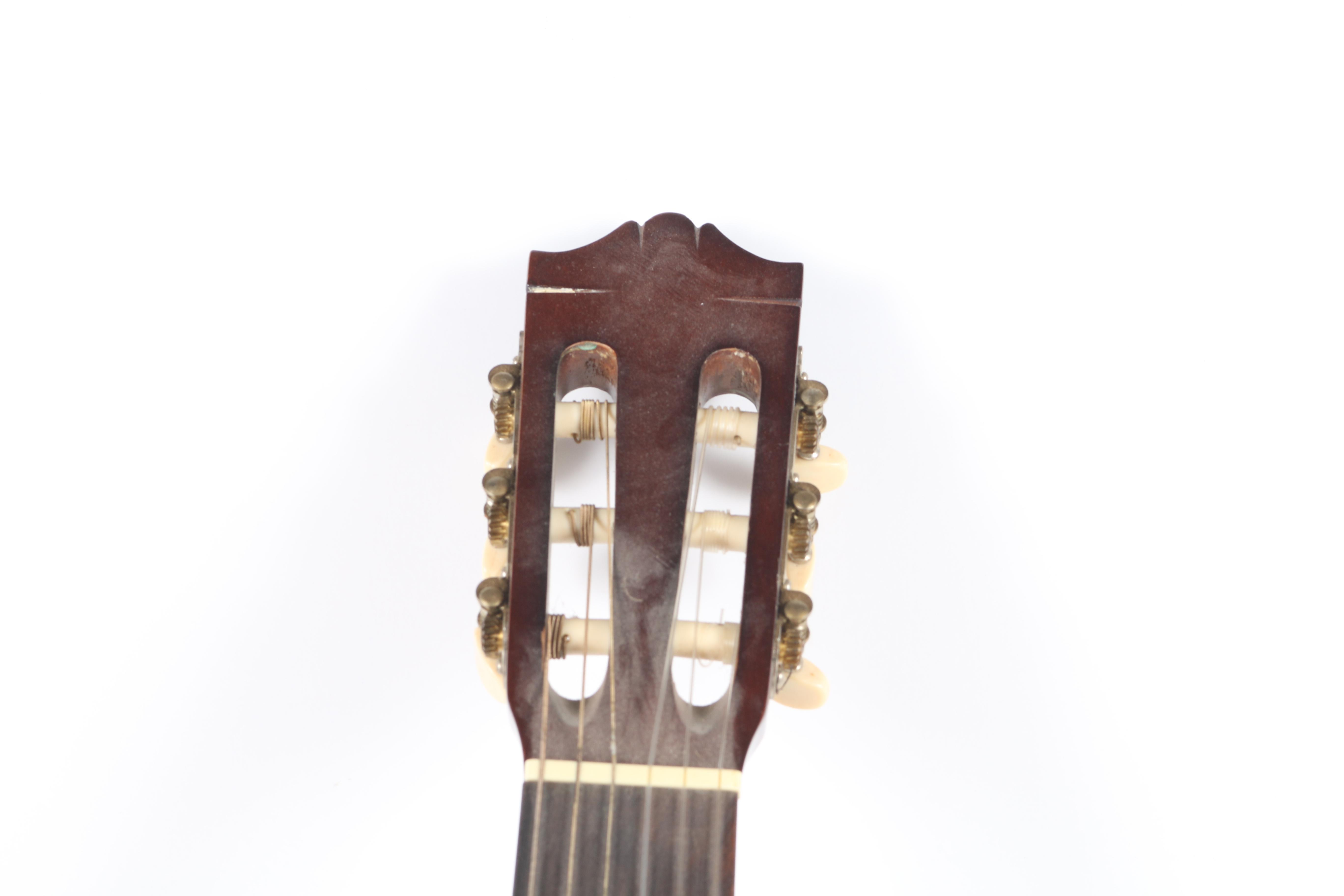 Yamaha C-40 Classical Style Acoustic Guitar