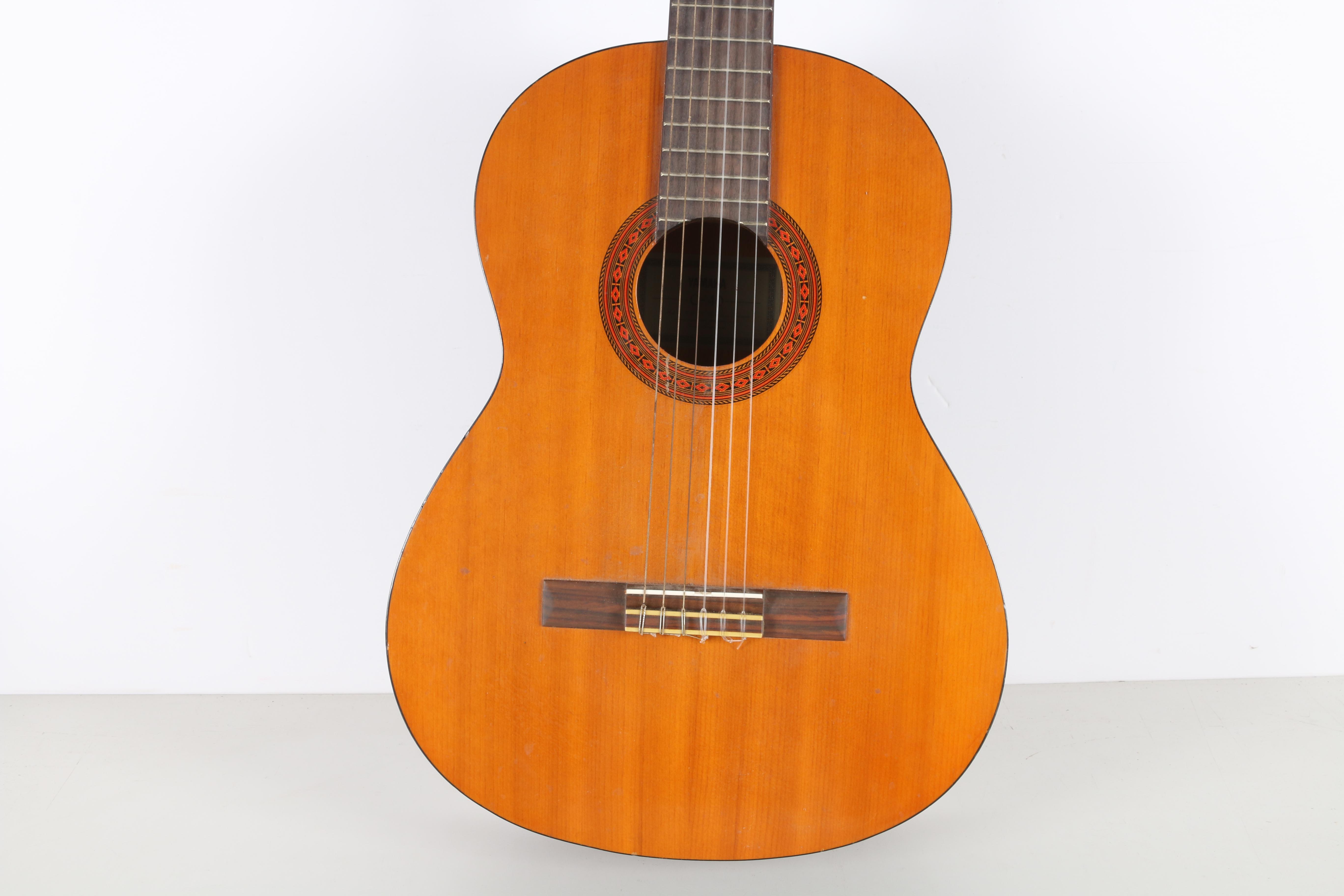 Yamaha C-40 Classical Style Acoustic Guitar
