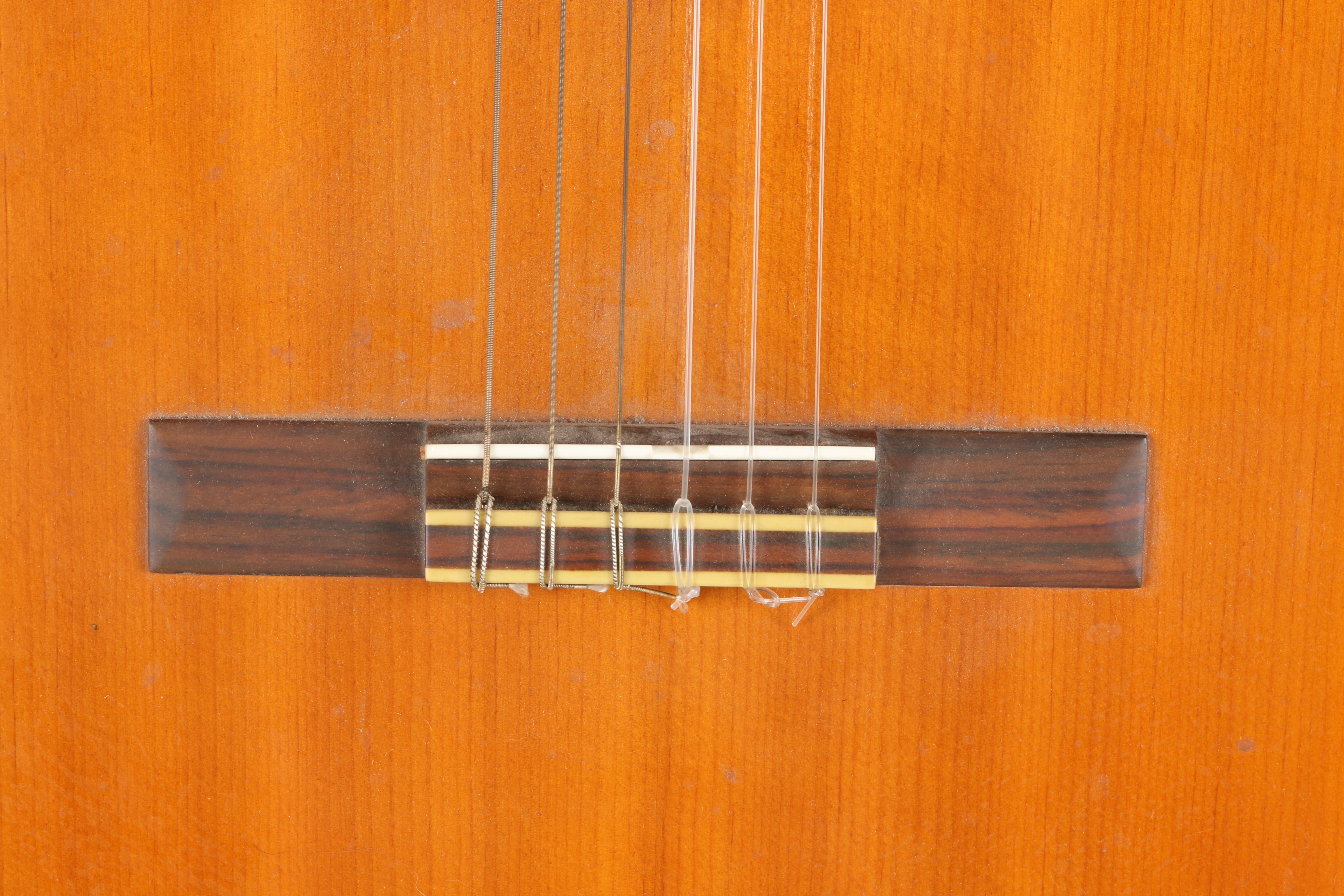 Yamaha C-40 Classical Style Acoustic Guitar