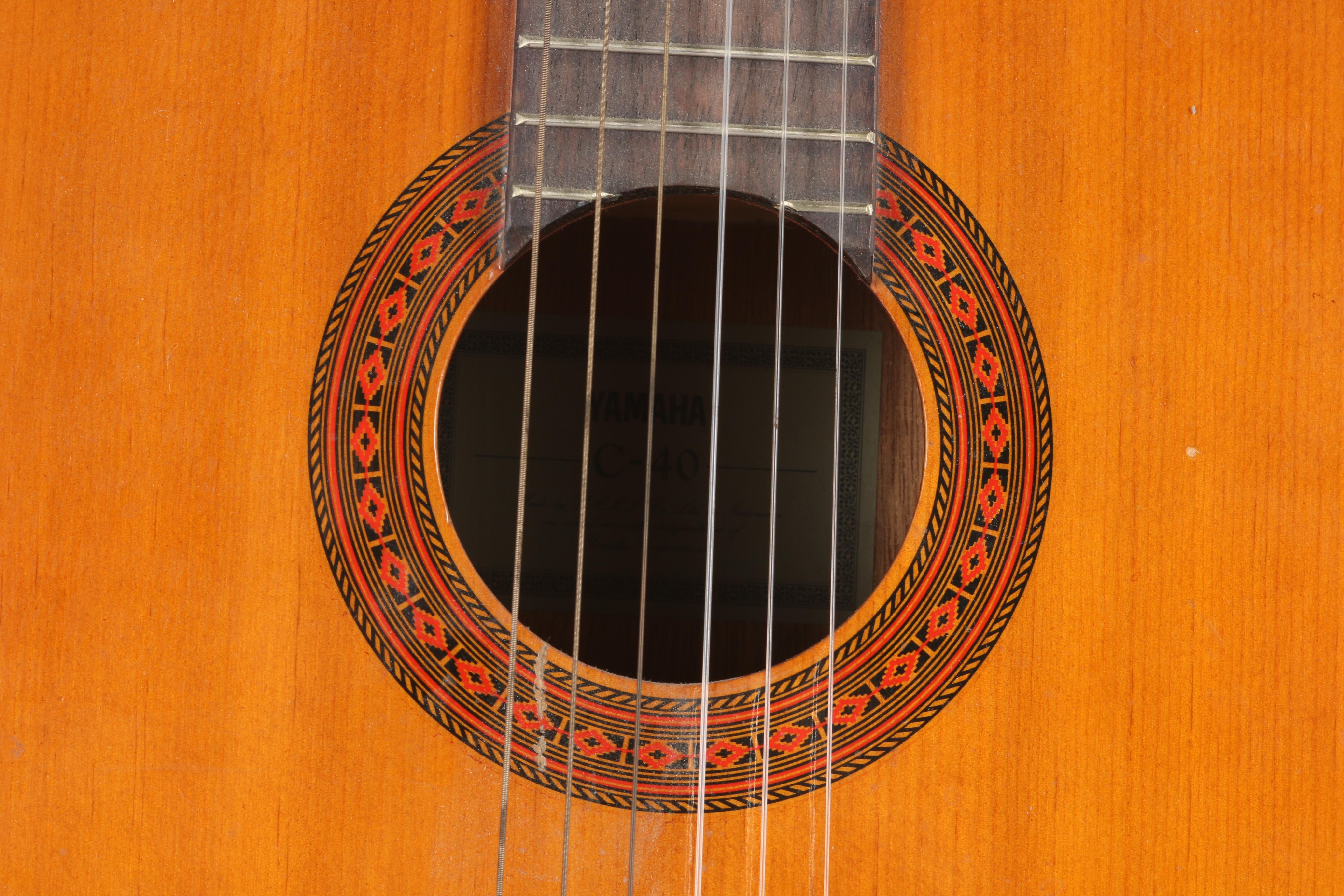 Yamaha C-40 Classical Style Acoustic Guitar