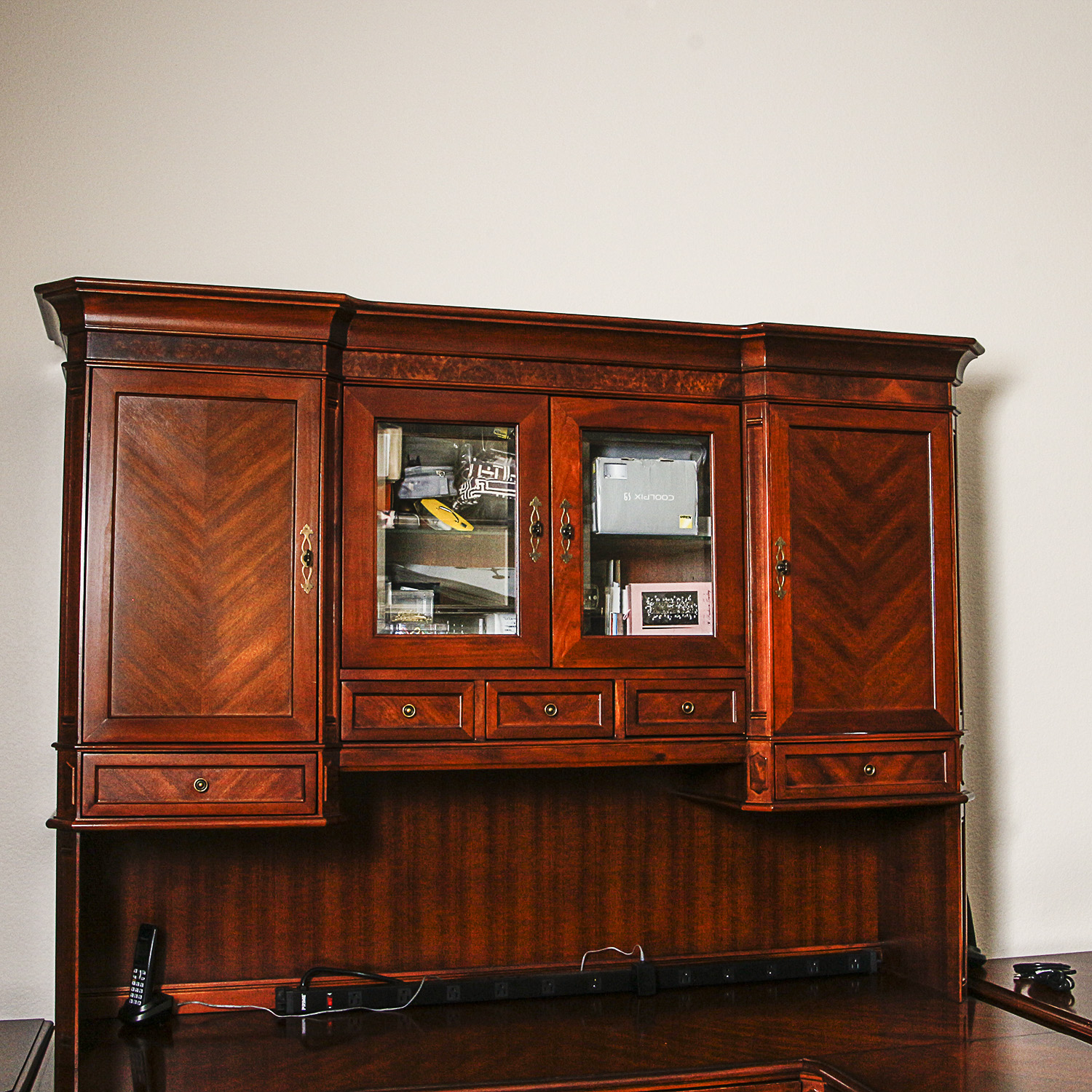 Shenandoah Valley L-Shaped Mahogany Desk with Hutch