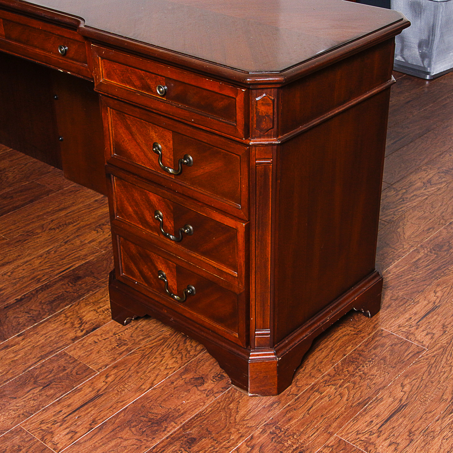 Shenandoah Valley L-Shaped Mahogany Desk with Hutch
