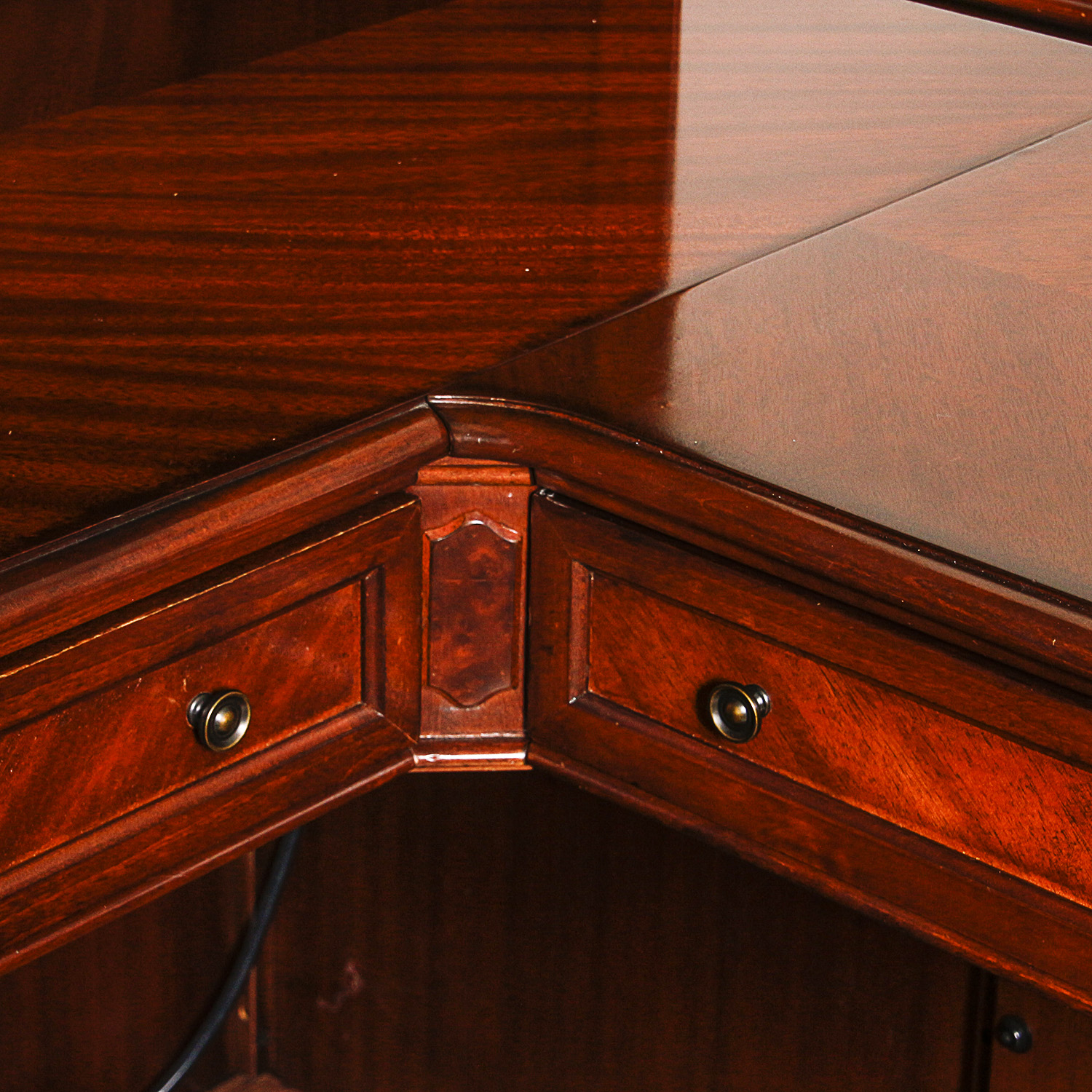 Shenandoah Valley L-Shaped Mahogany Desk with Hutch