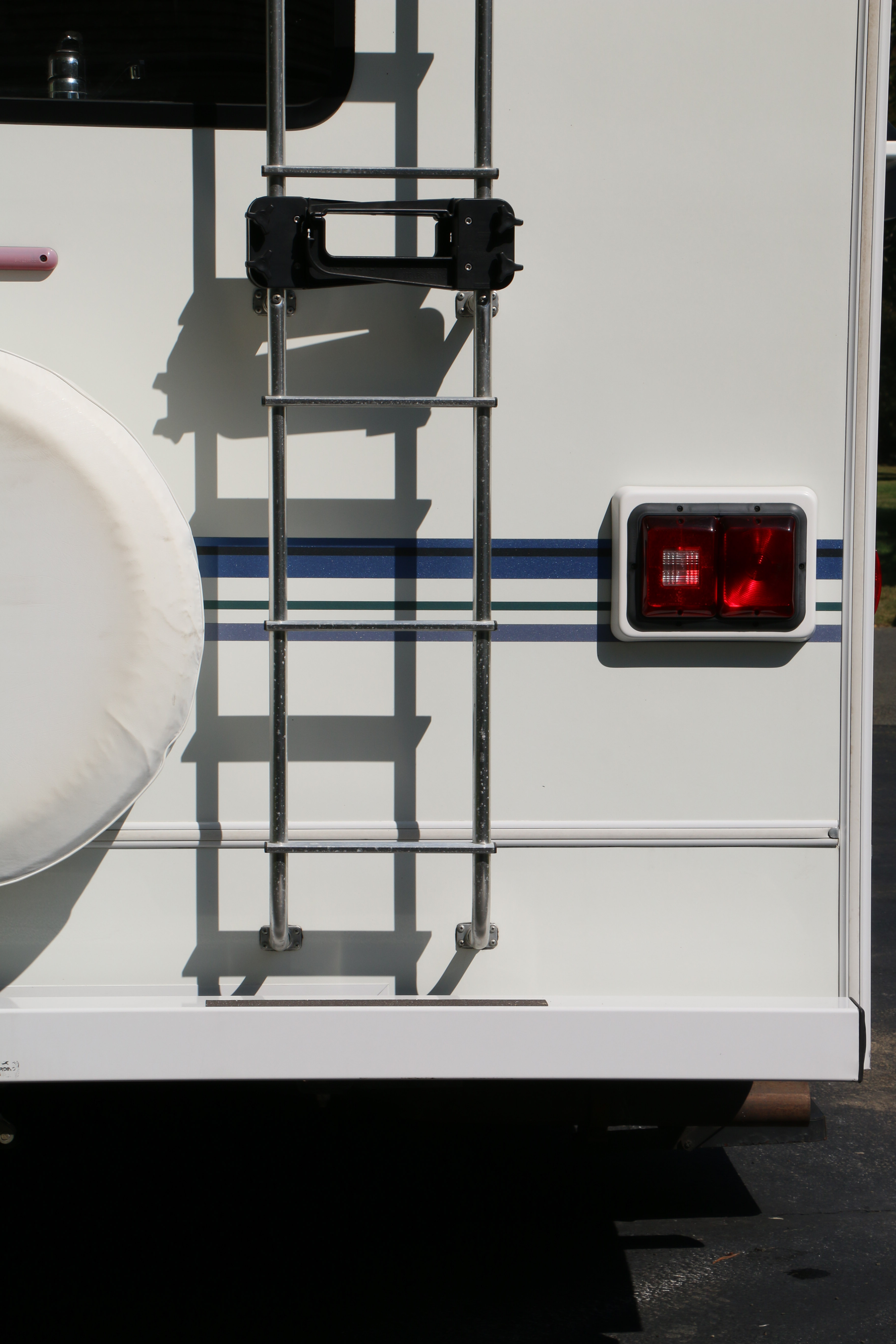 2002 Winnebago Minnie Winnie Ford E350 RV