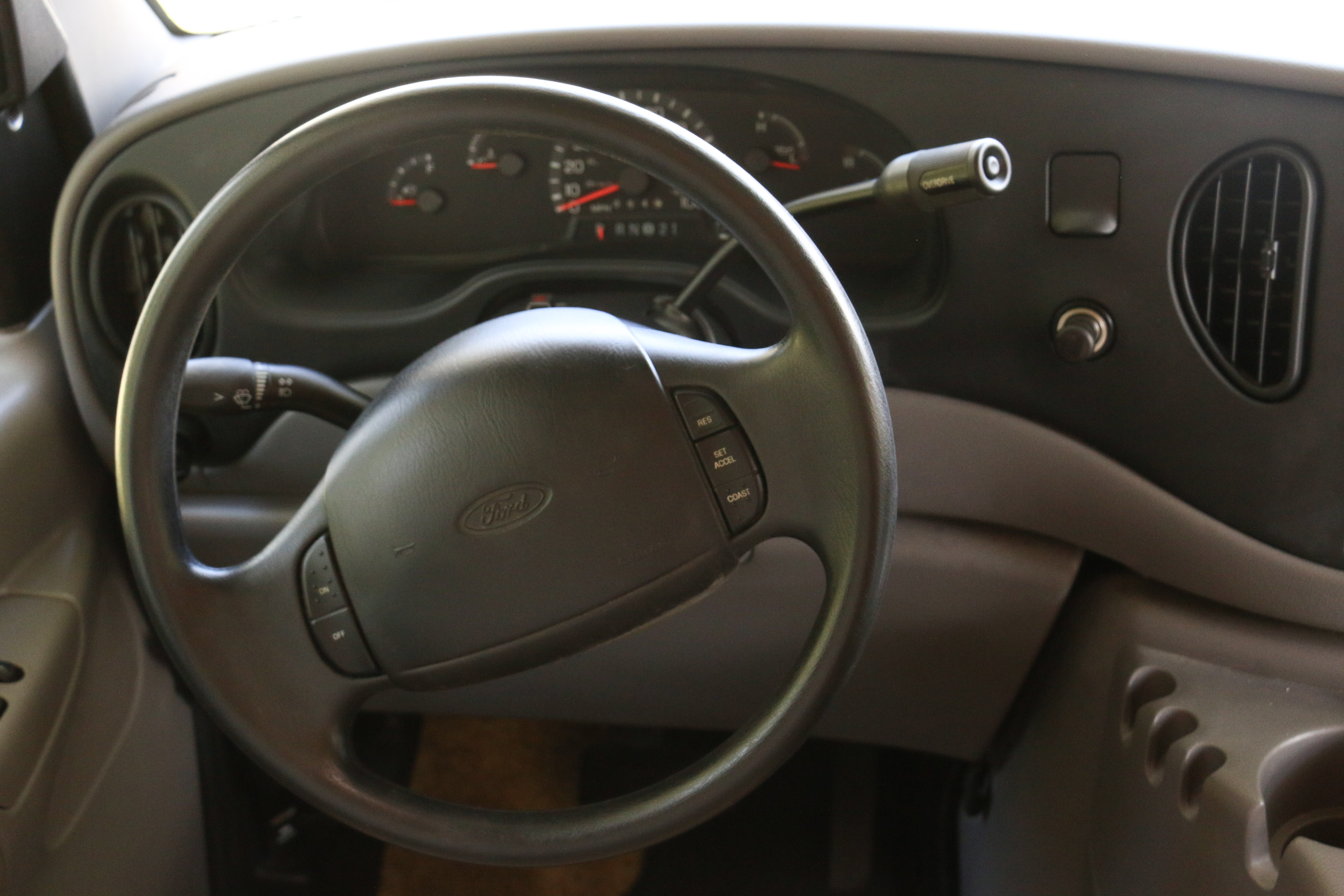 2002 Winnebago Minnie Winnie Ford E350 RV