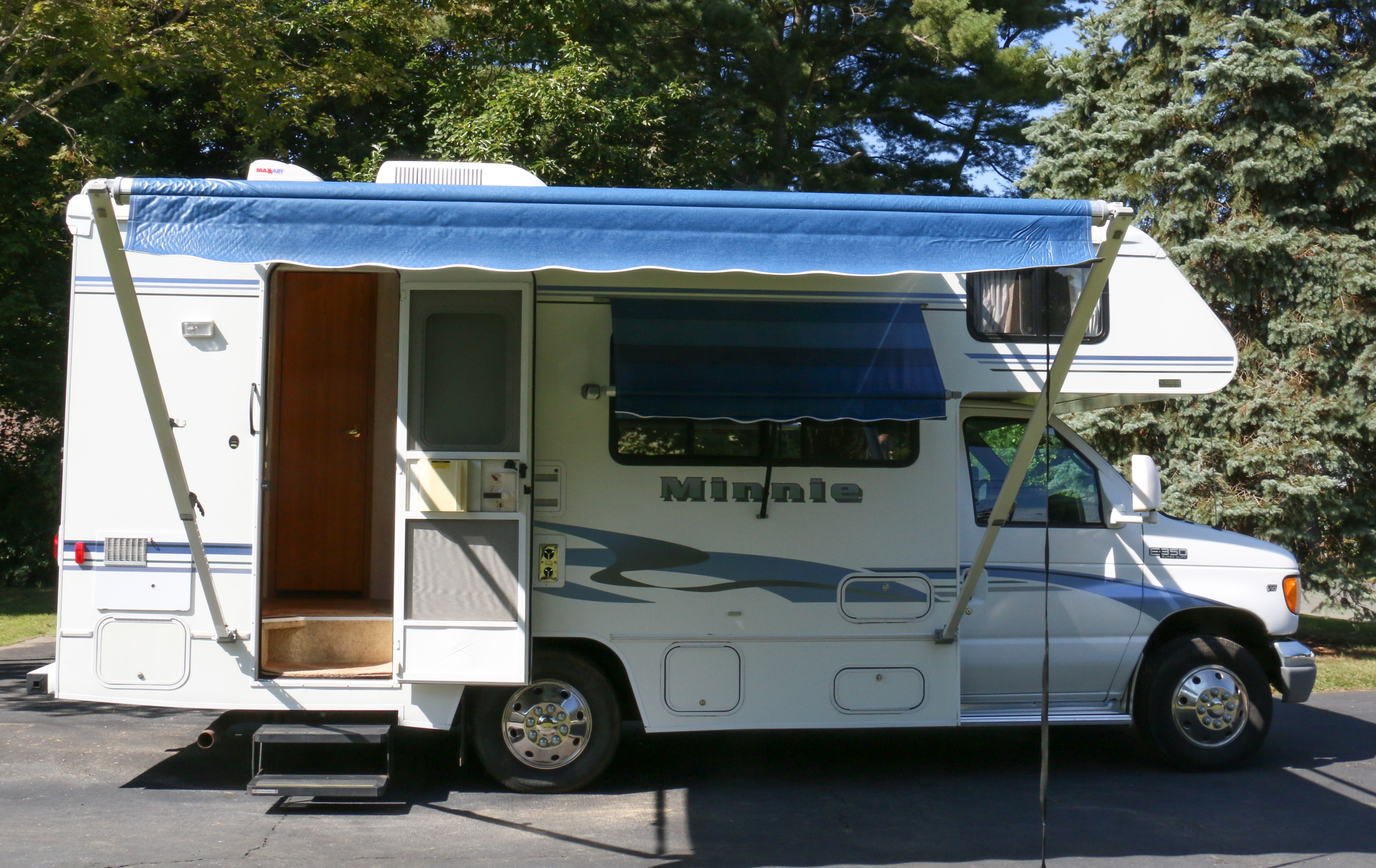 2002 Winnebago Minnie Winnie Ford E350 RV