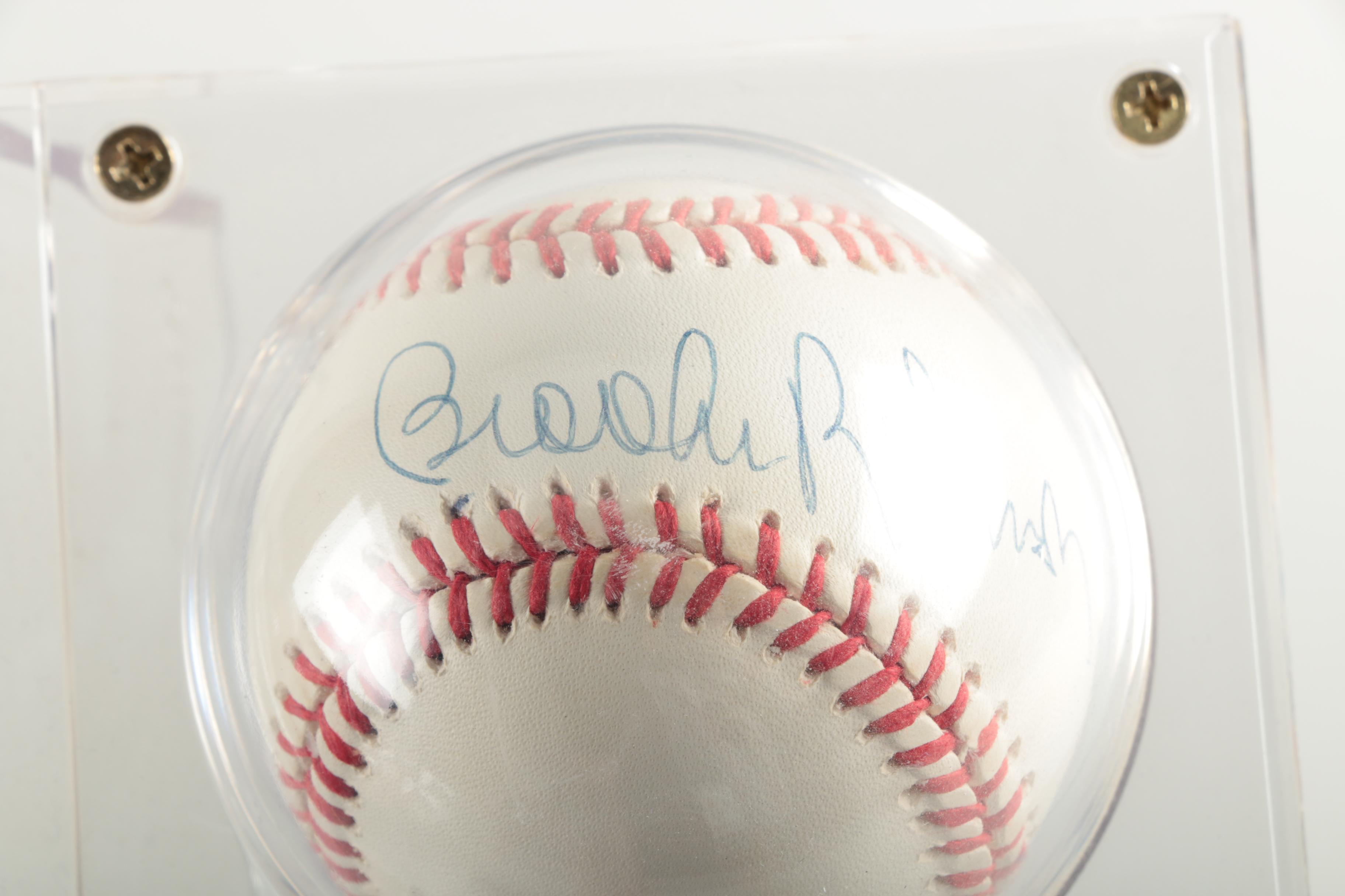 Brooks Robinson Signed Baseball with Topps Baseball Card