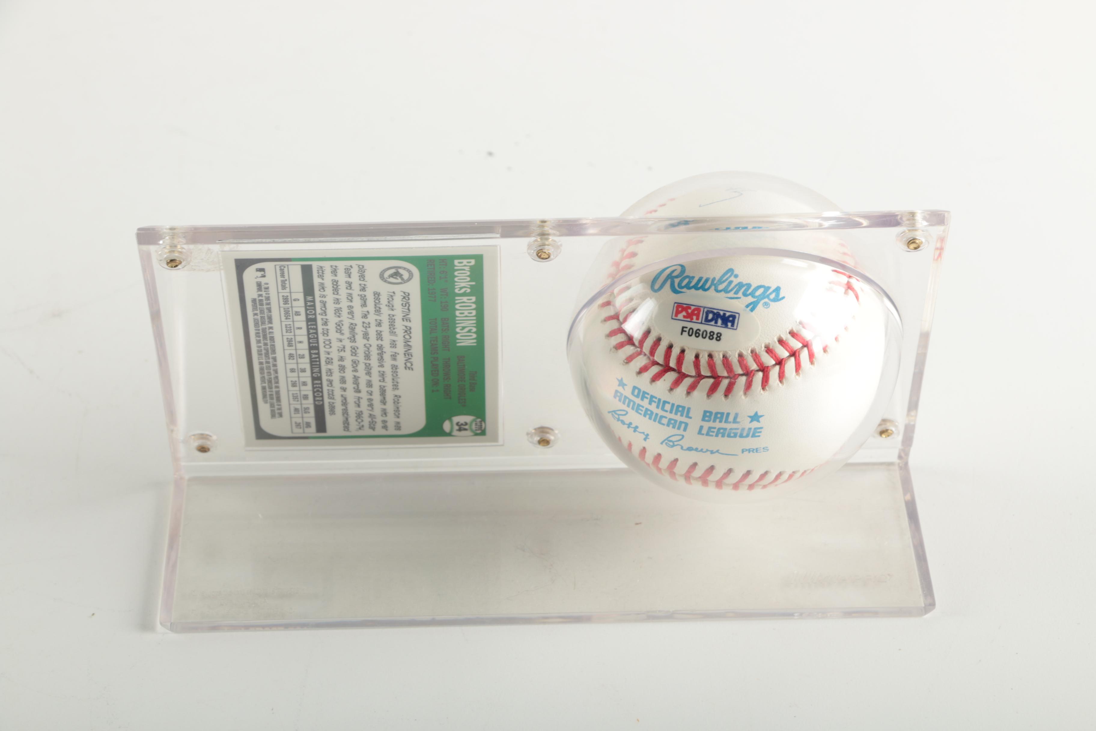 Brooks Robinson Signed Baseball with Topps Baseball Card