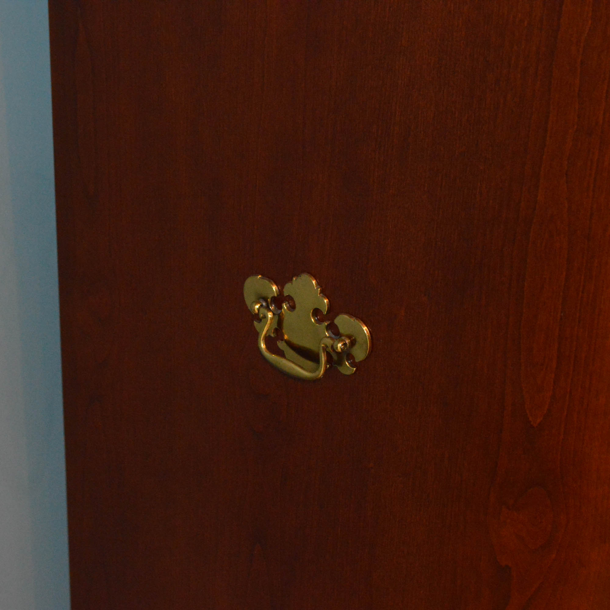 Queen Anne Style Entertainment Armoire